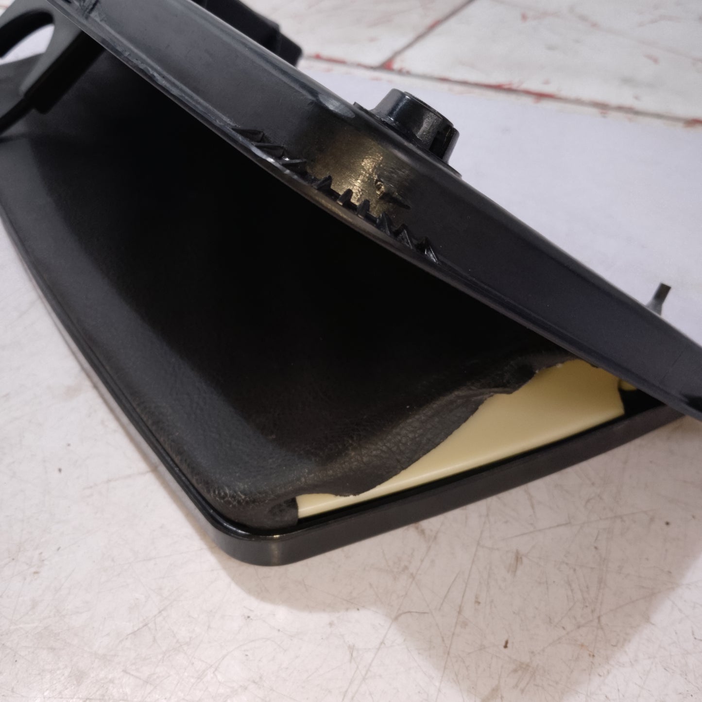 Food Tray  With Issue | Mazda Tribute