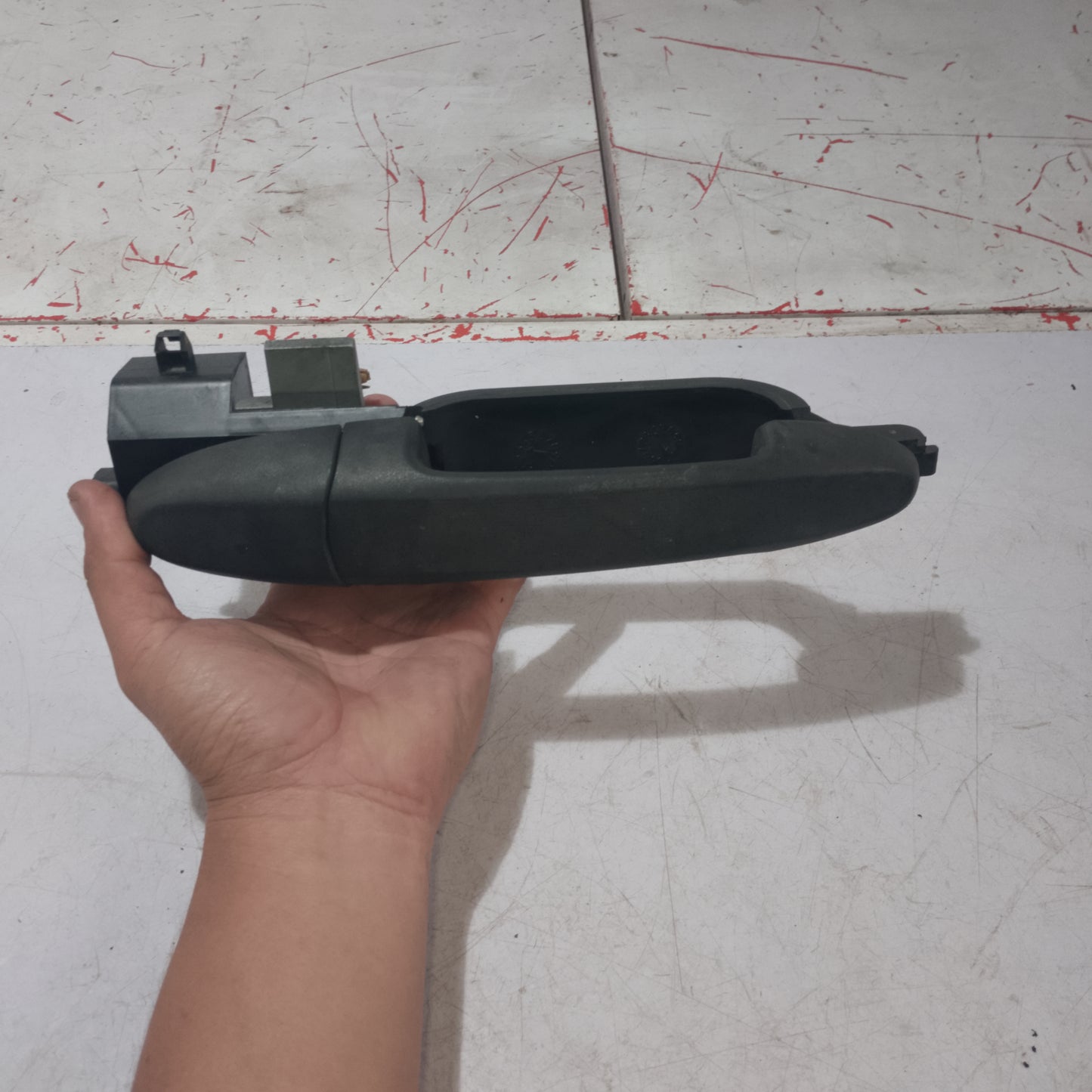 Outer Door Handle | Front Passenger Side | Escape 2.3
