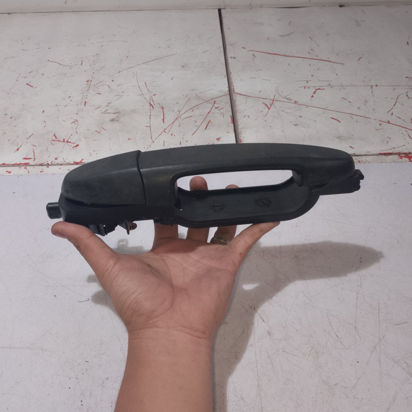 Outer Door Handle | Front Passenger Side | Escape 2.3