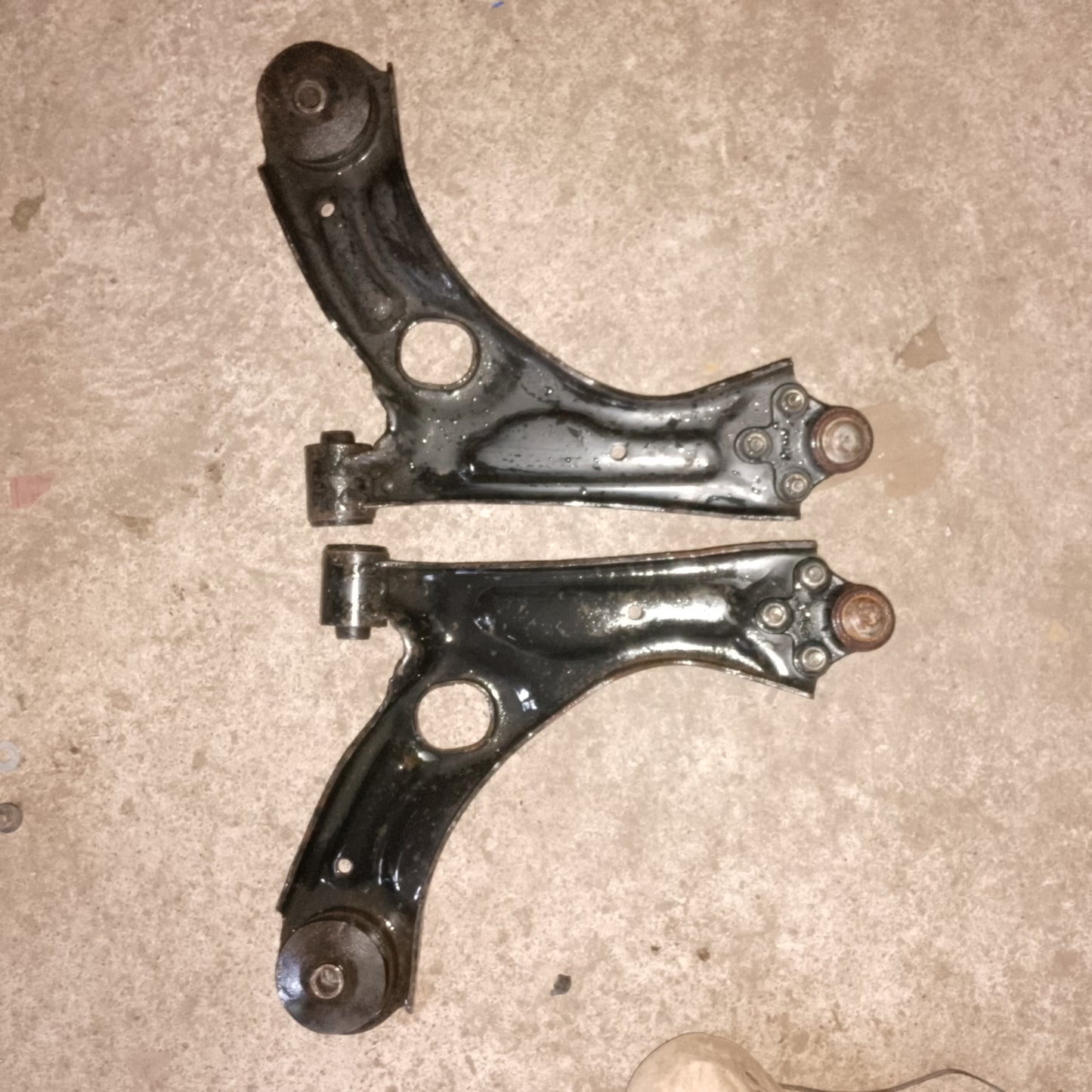 Front Lower Arm Left And Right | Chevrolet Spin