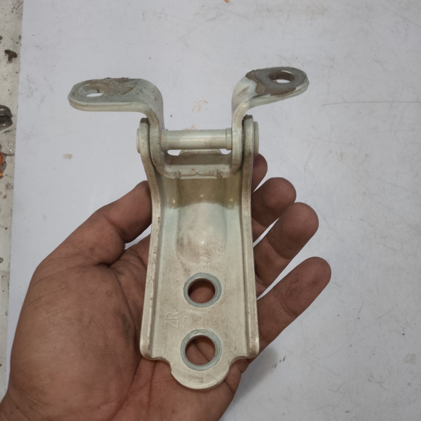 Bisagra | Rear Driver Side | Subaru