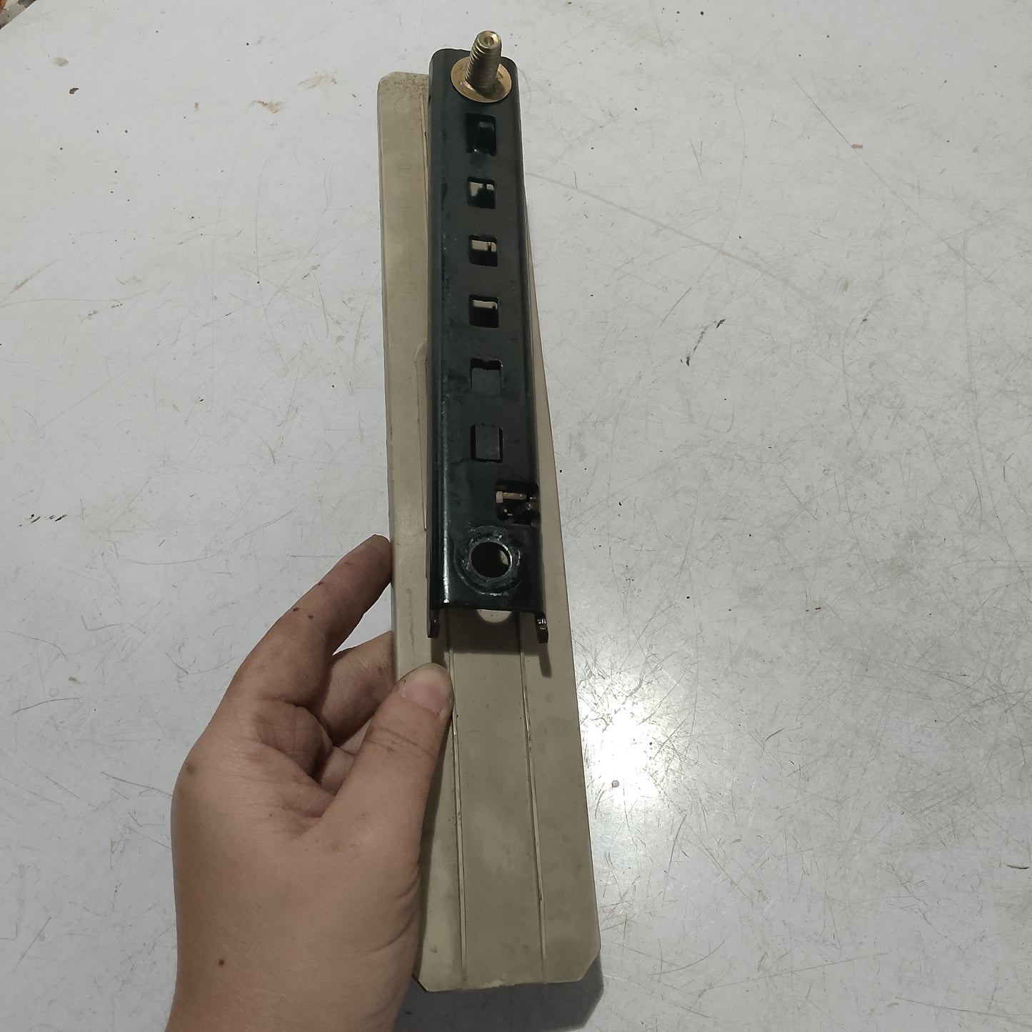 Seatbelt Catcher | Ford Expedition