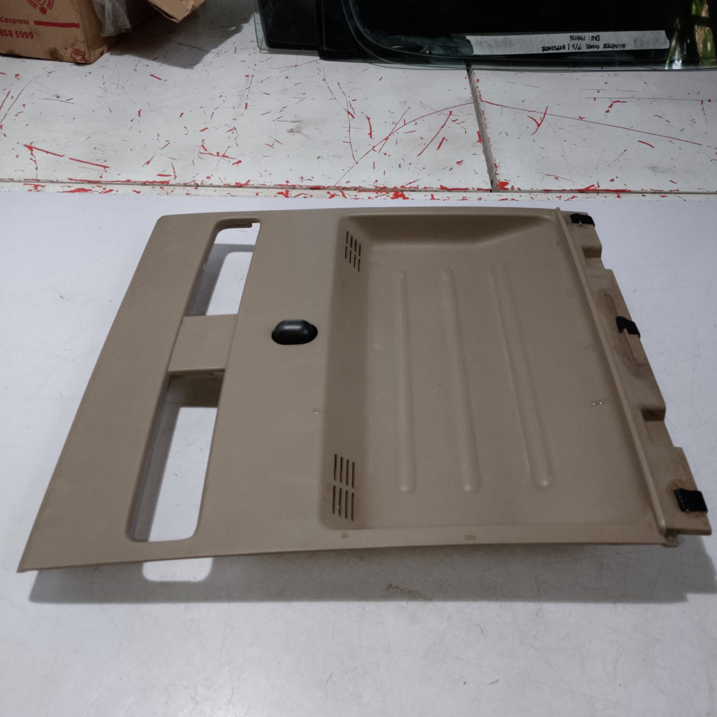 Dashboard Tray | Explorer 2009