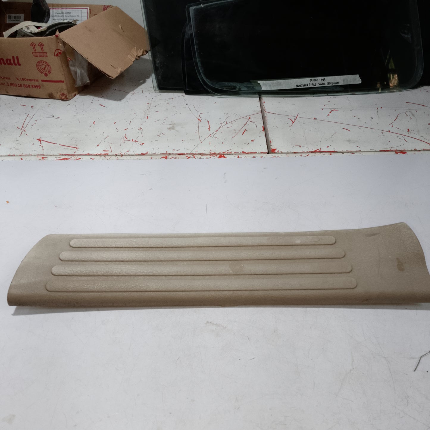 Door Opening Floor Carpet Retainer D/S | Explorer 2009