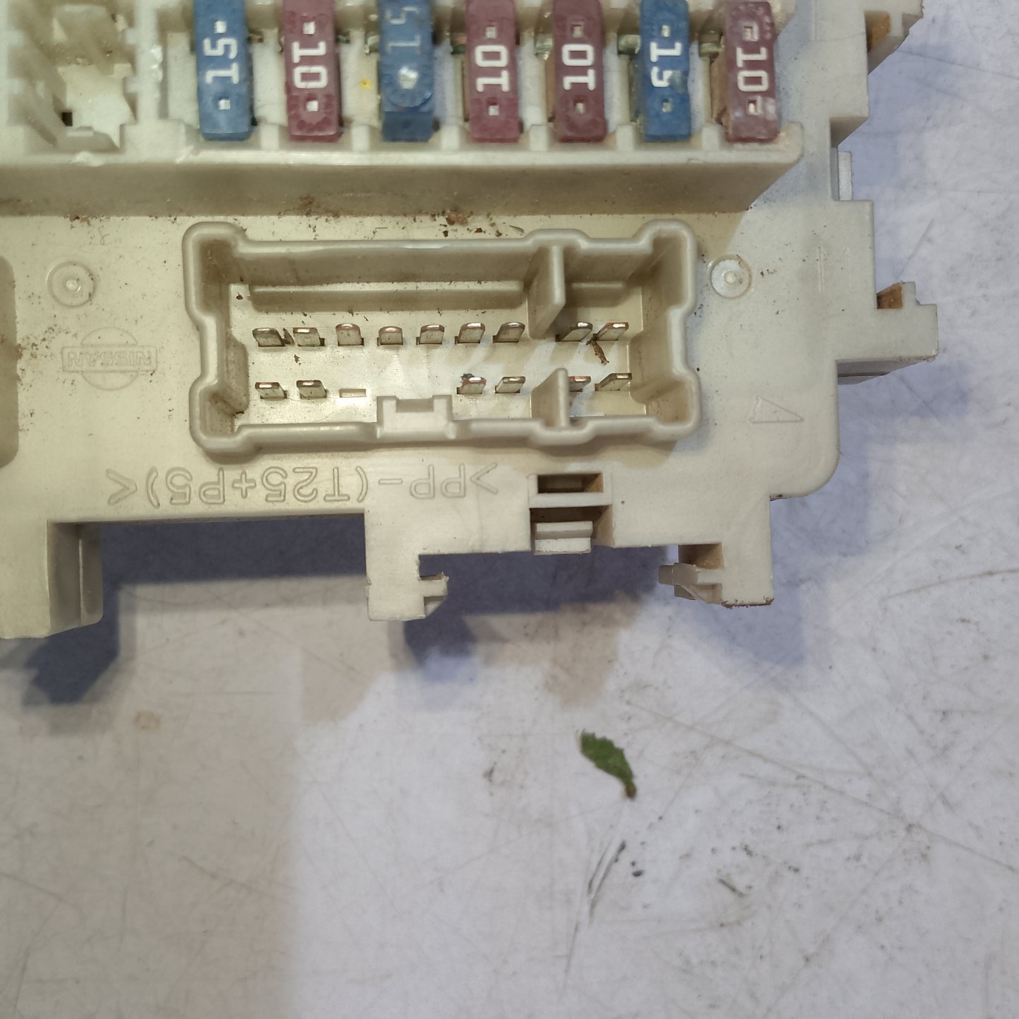 Interior fuse relay Navarra