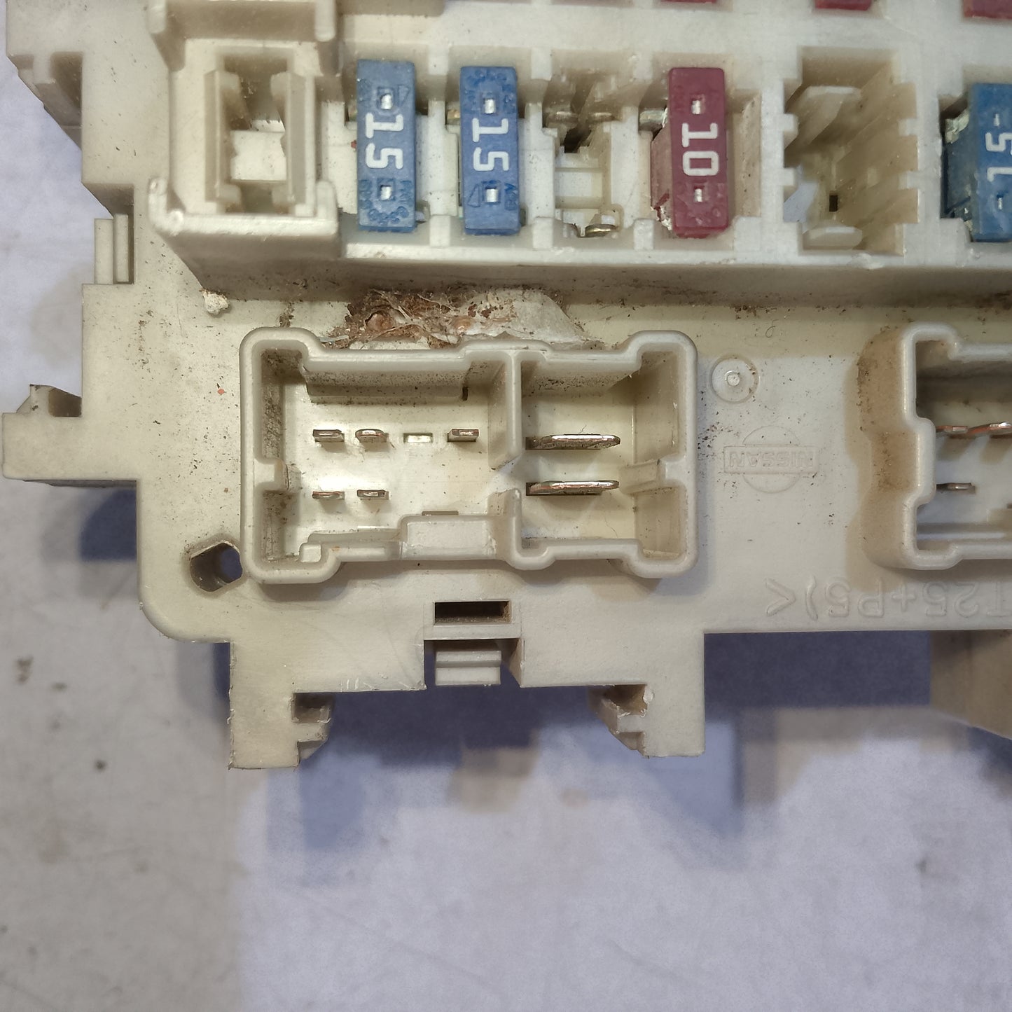 Interior fuse relay Navarra