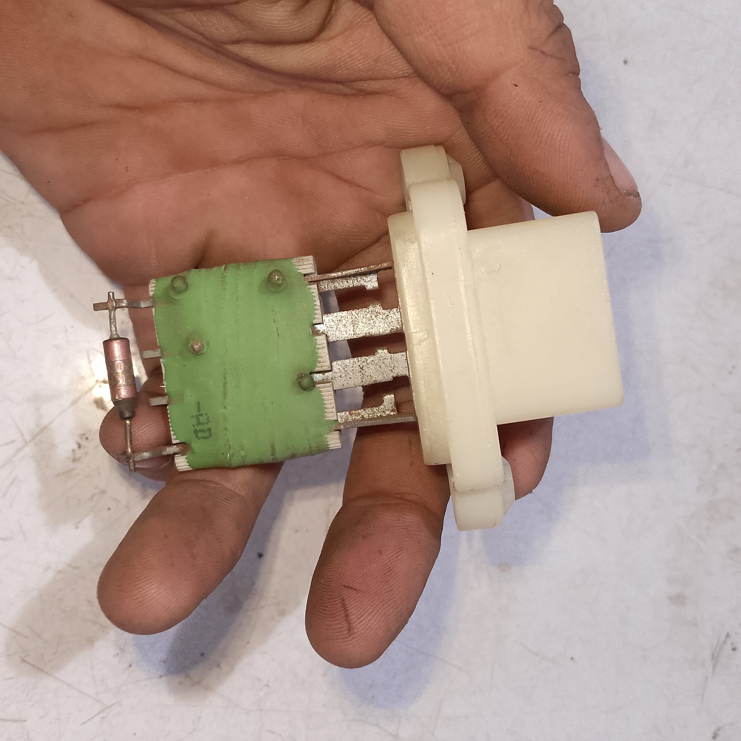 Resistor block Ford Fiesta 1.5