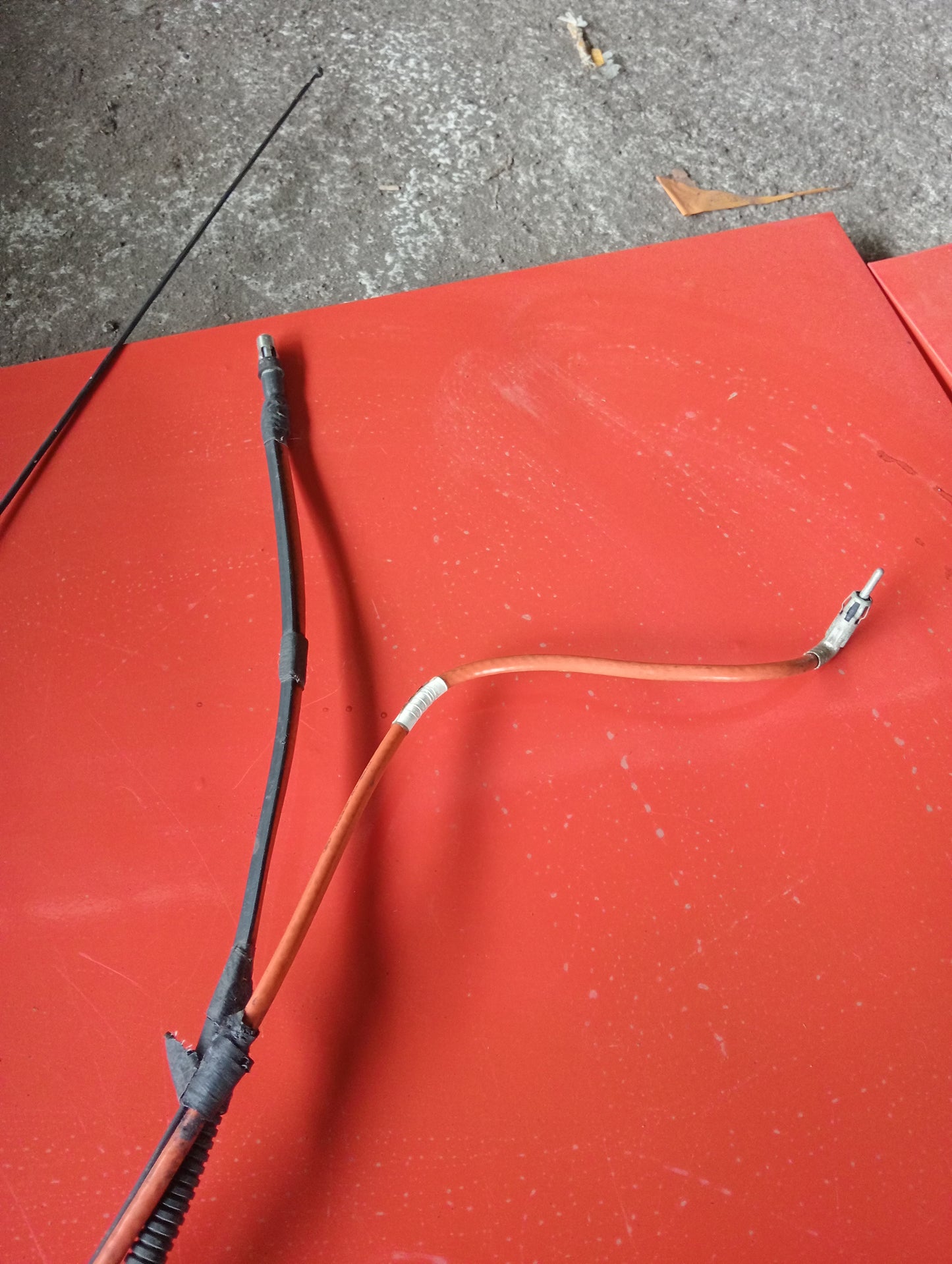 Ford Explorer | Antenna w/ Wire