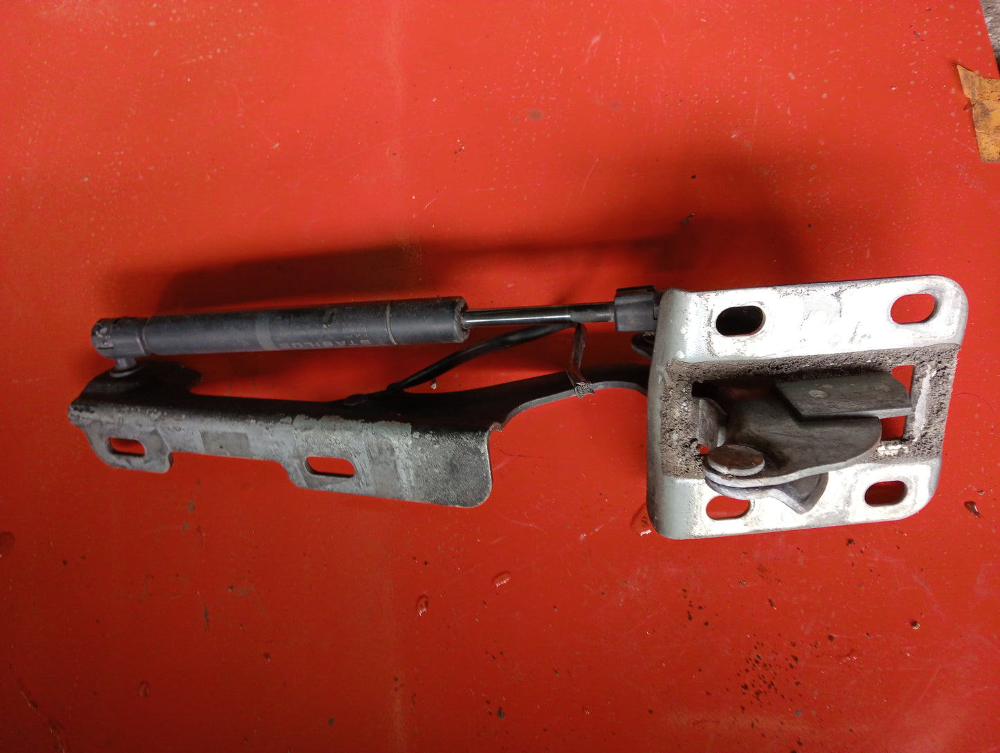 Ford Explorer | Sport Trac | Hood Hydraulic
