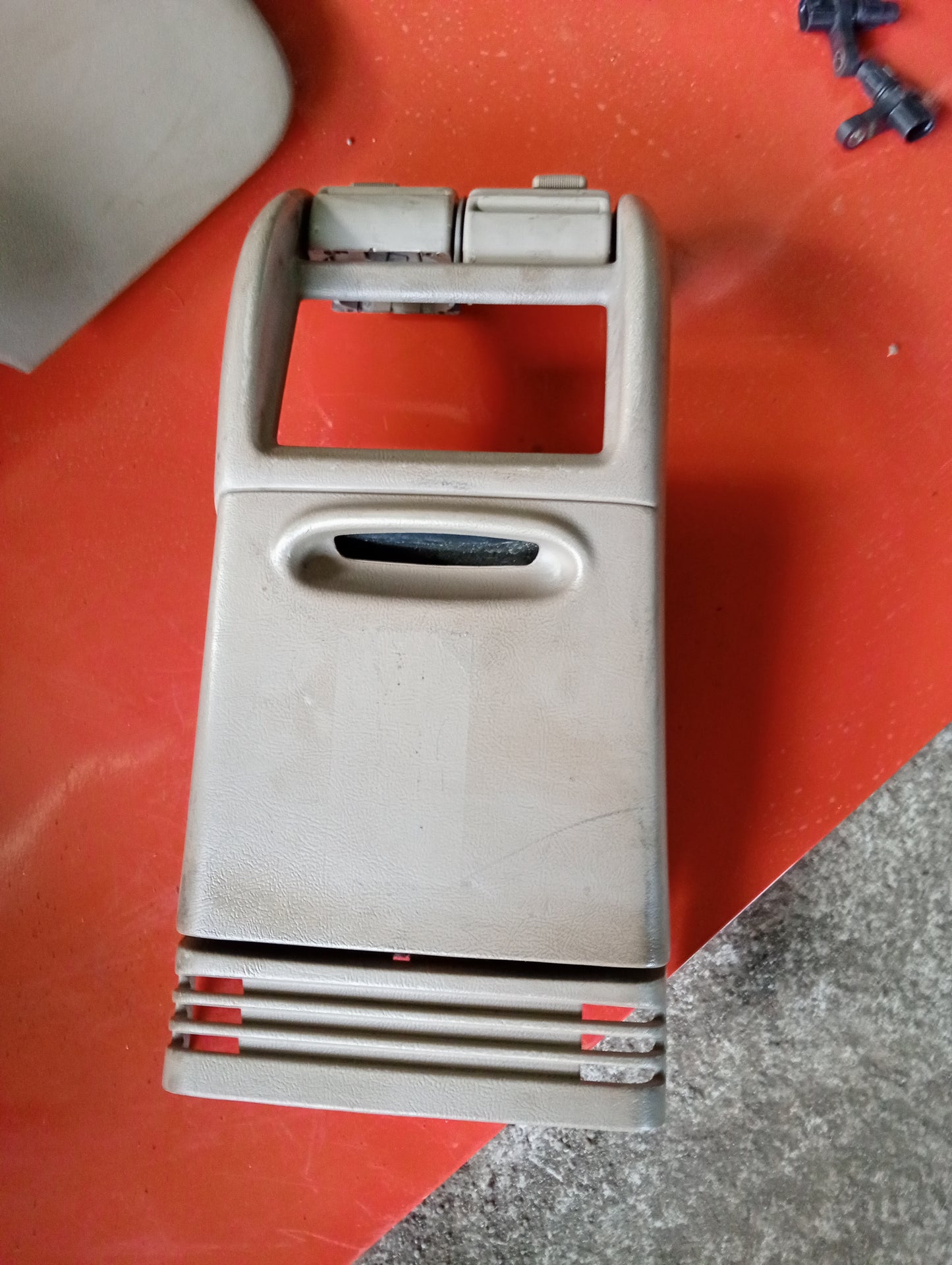 Ford Explorer | Eddie Bauer | Rear Cup Holder with Ac vents