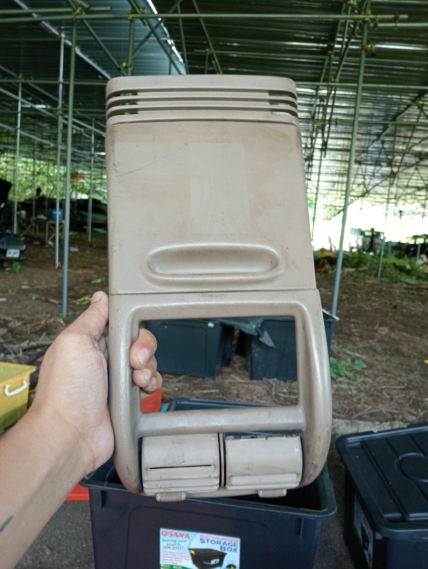 Ford Explorer | Eddie Bauer | Rear Cup Holder with Ac vents