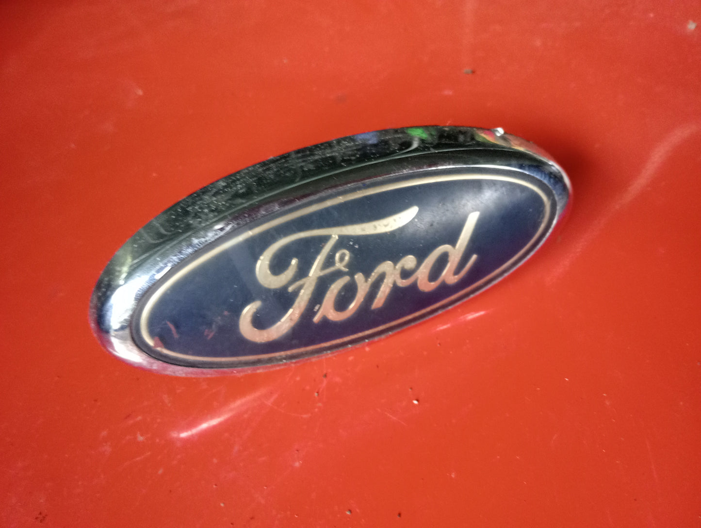 Ford Focus | Front Emblem