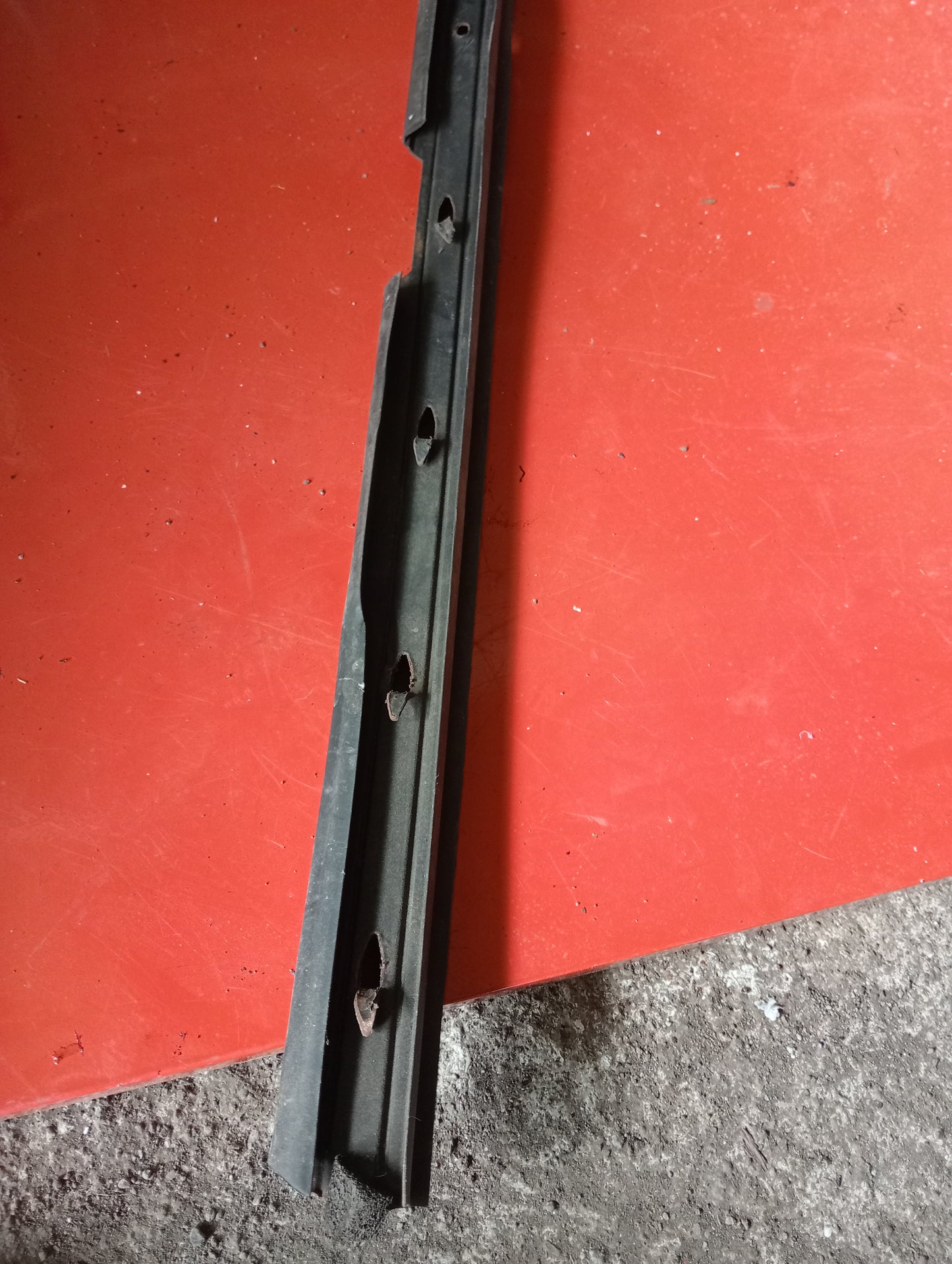Ford Escape | Roof Moulding