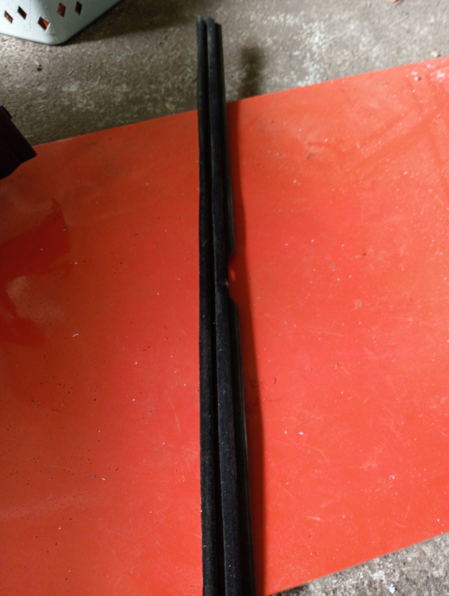 Ford Escape | Roof Moulding