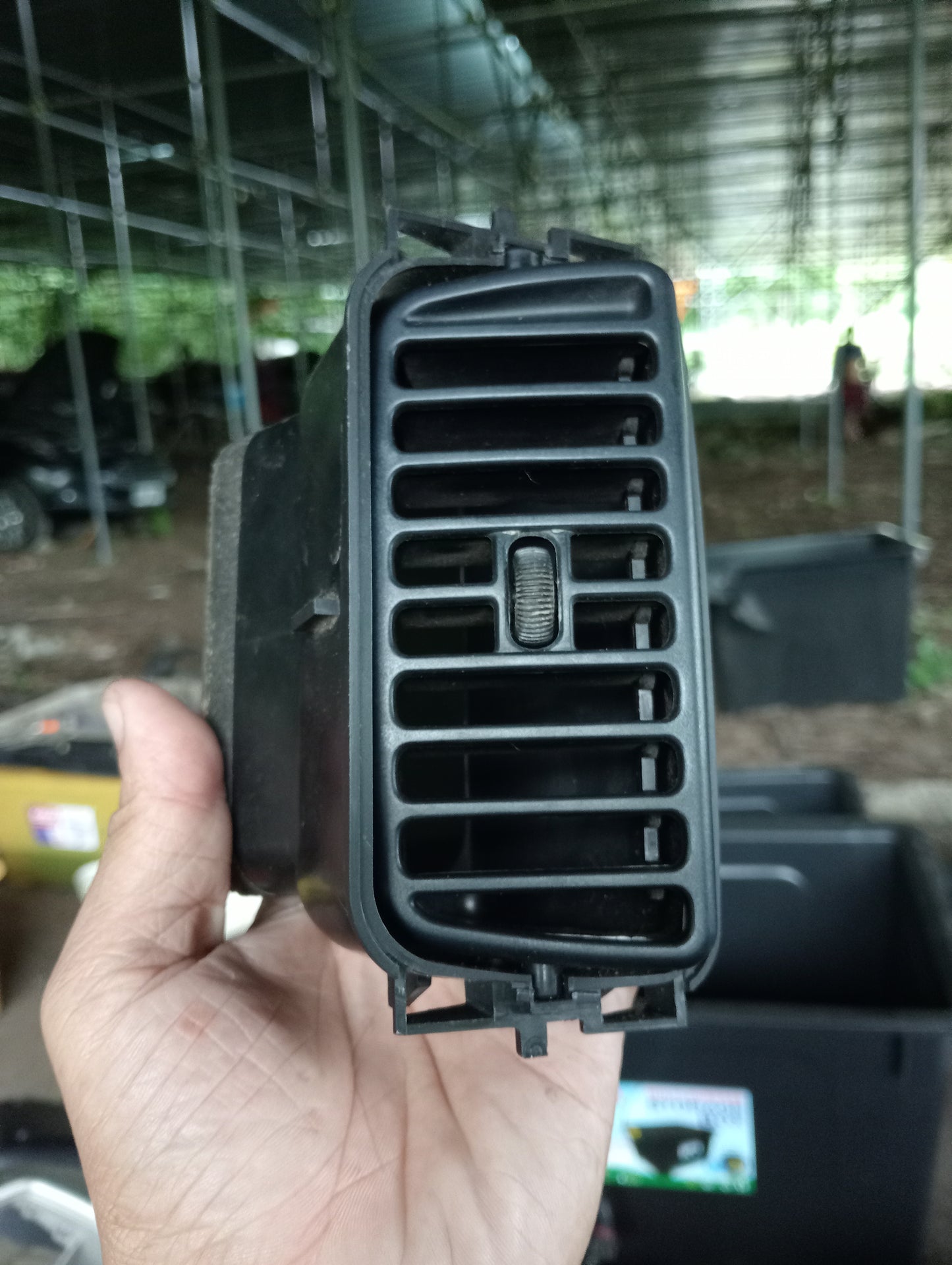 Ford Escape | 2.3 | AC Vent Center Frame Passenger Side