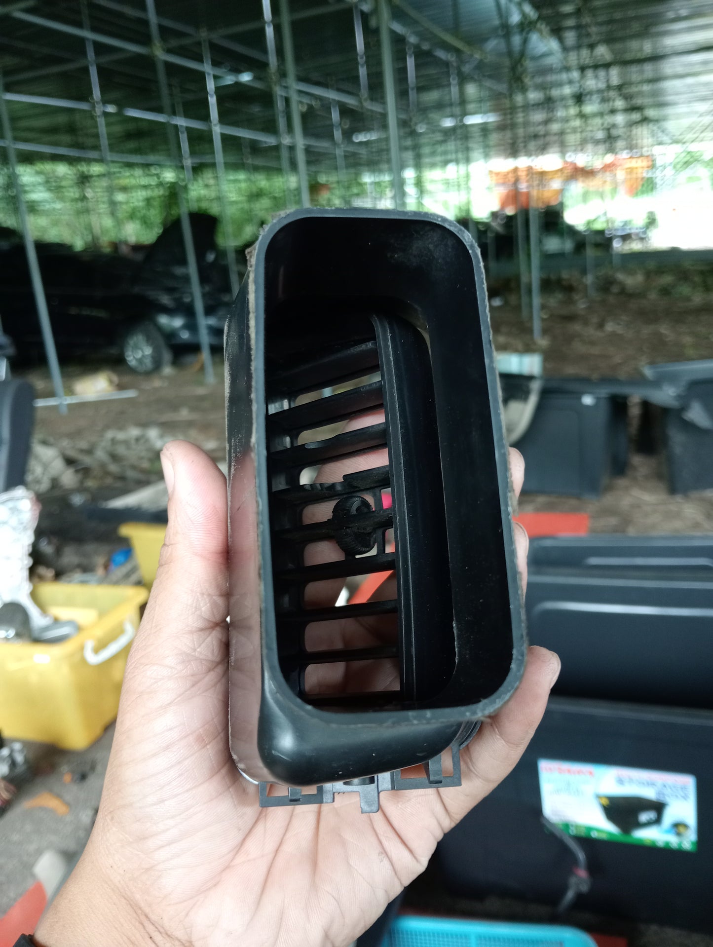Ford Escape | 2.3 | AC Vent Center Frame Passenger Side