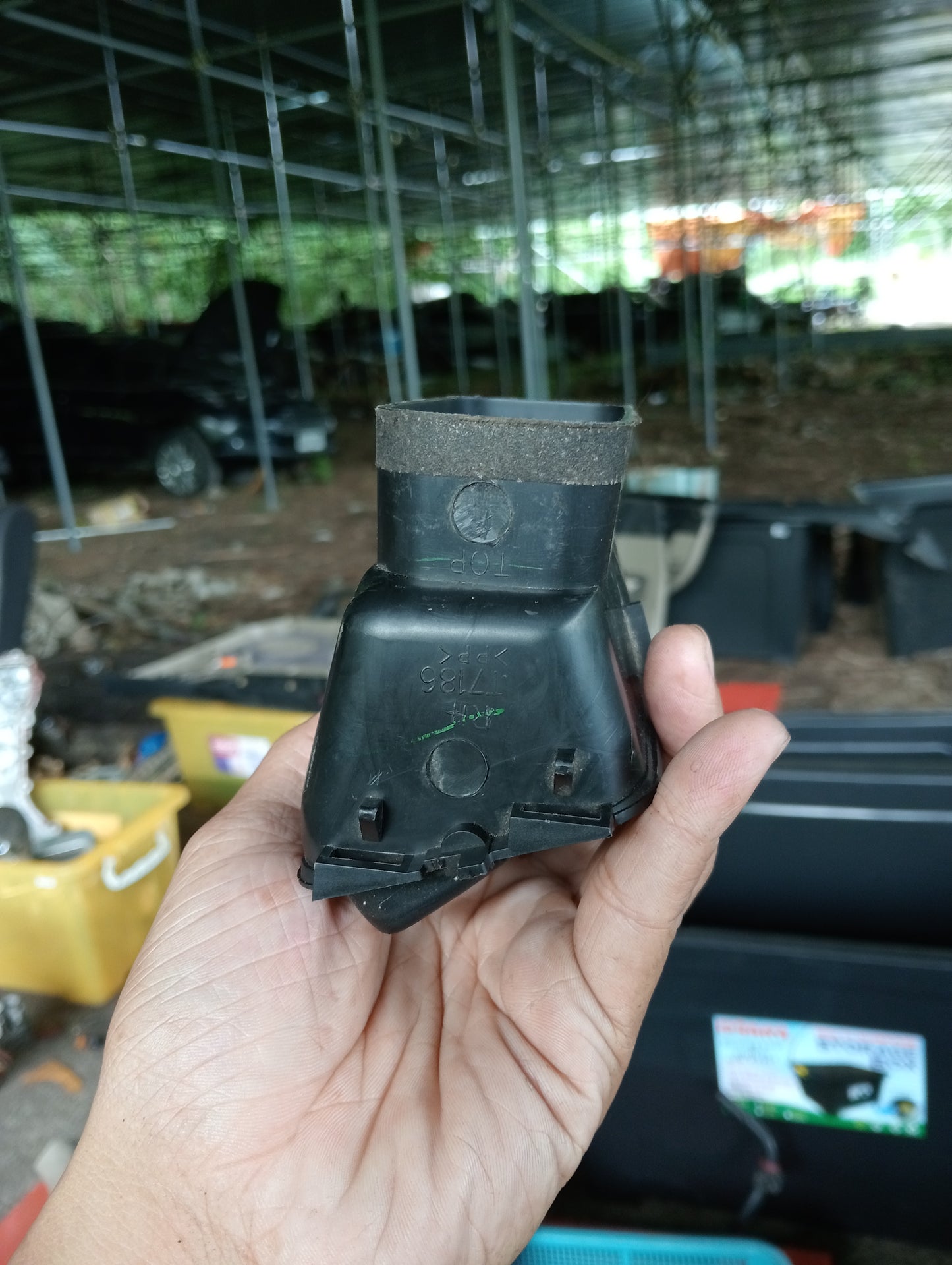 Ford Escape | 2.3 | AC Vent Center Frame Passenger Side