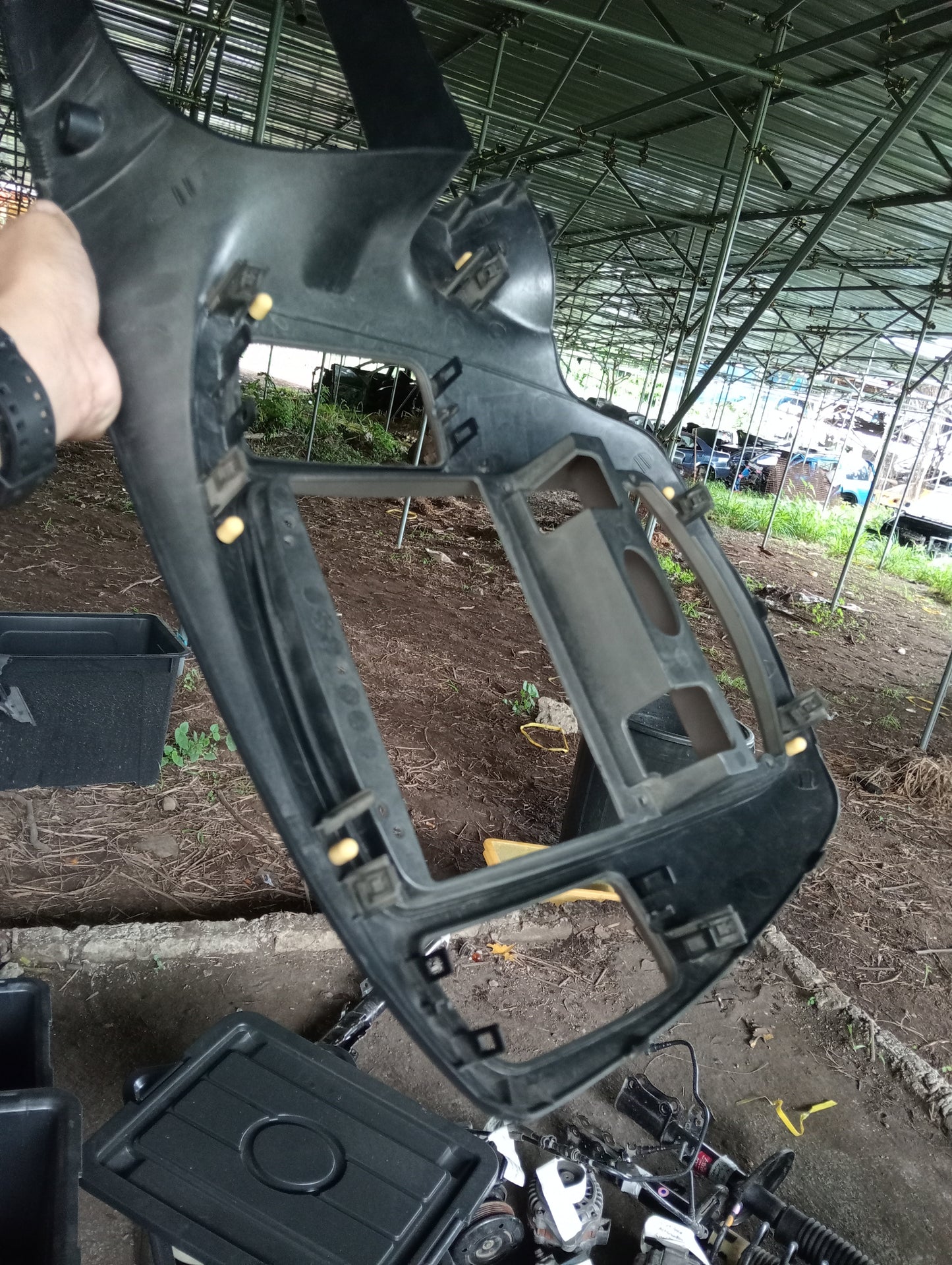 Ford Escape | 2.3 | Dashboard Center Frame Cover