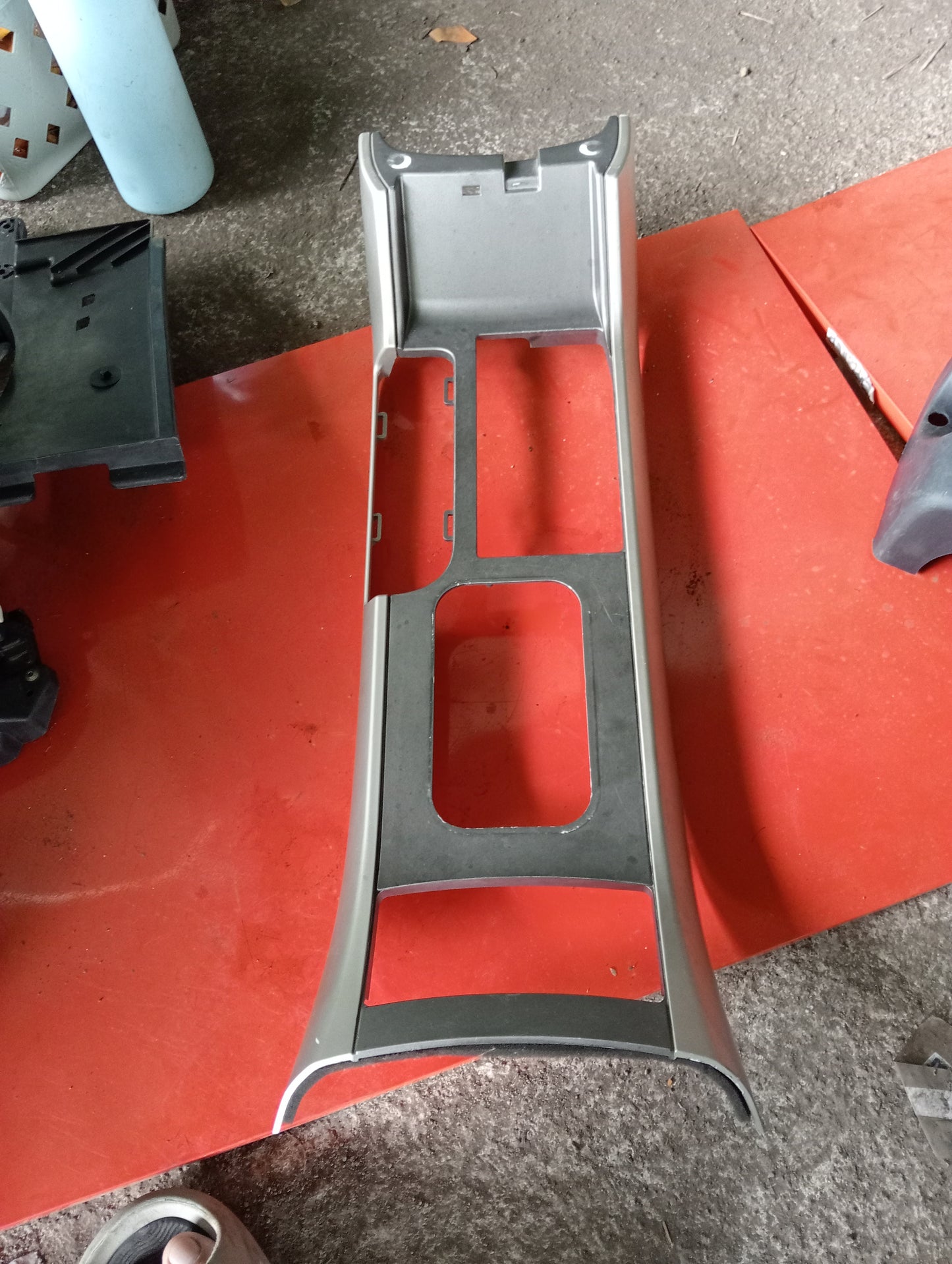 Ford Escape | 2.3 | Top Center Console