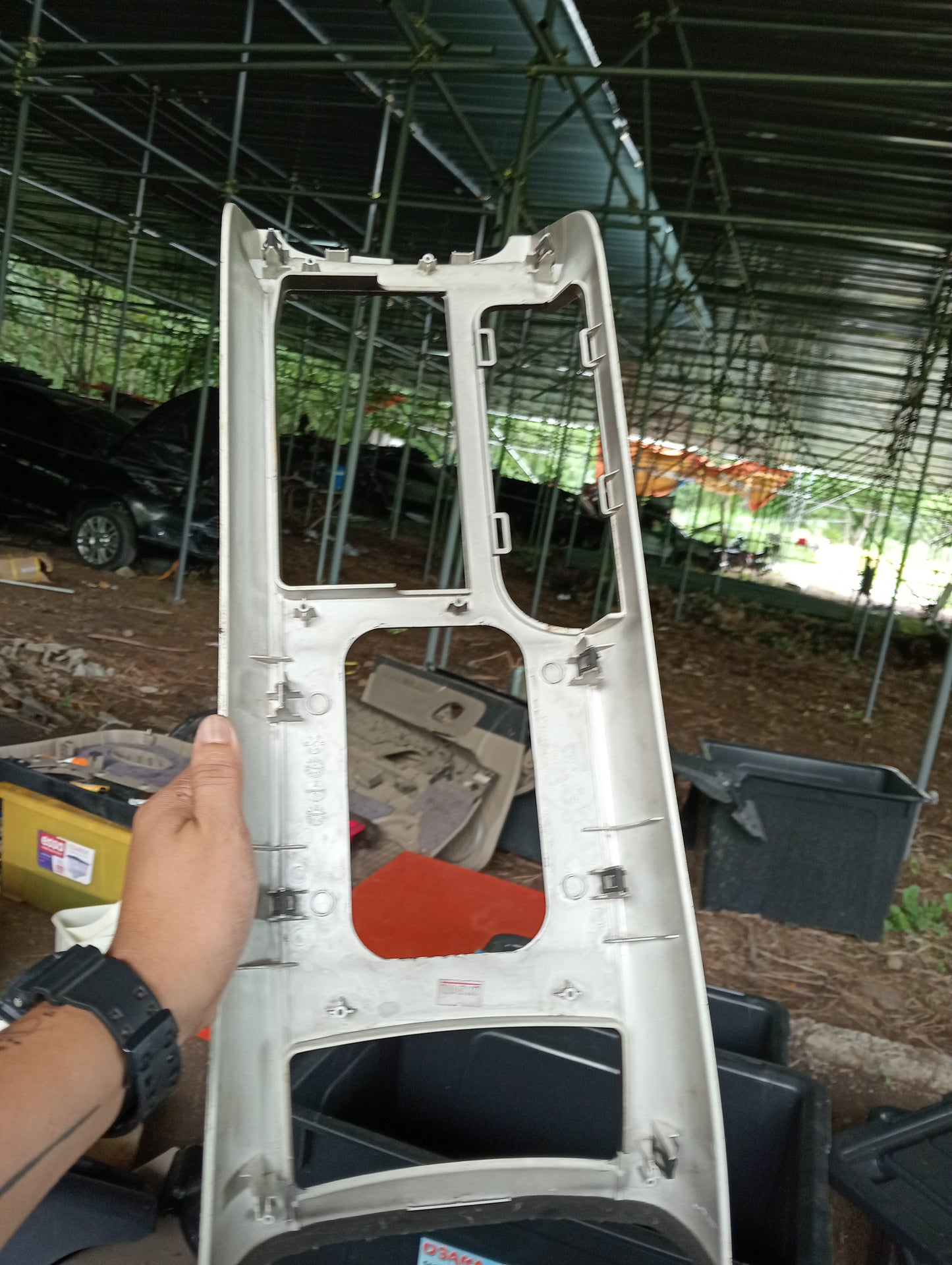 Ford Escape | 2.3 | Top Center Console