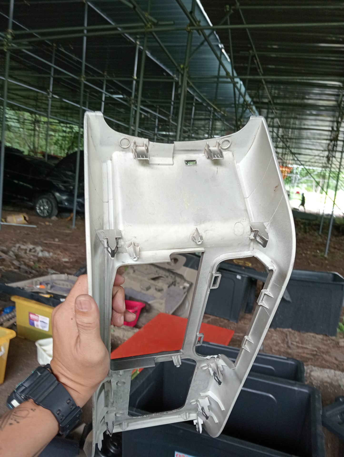 Ford Escape | 2.3 | Top Center Console