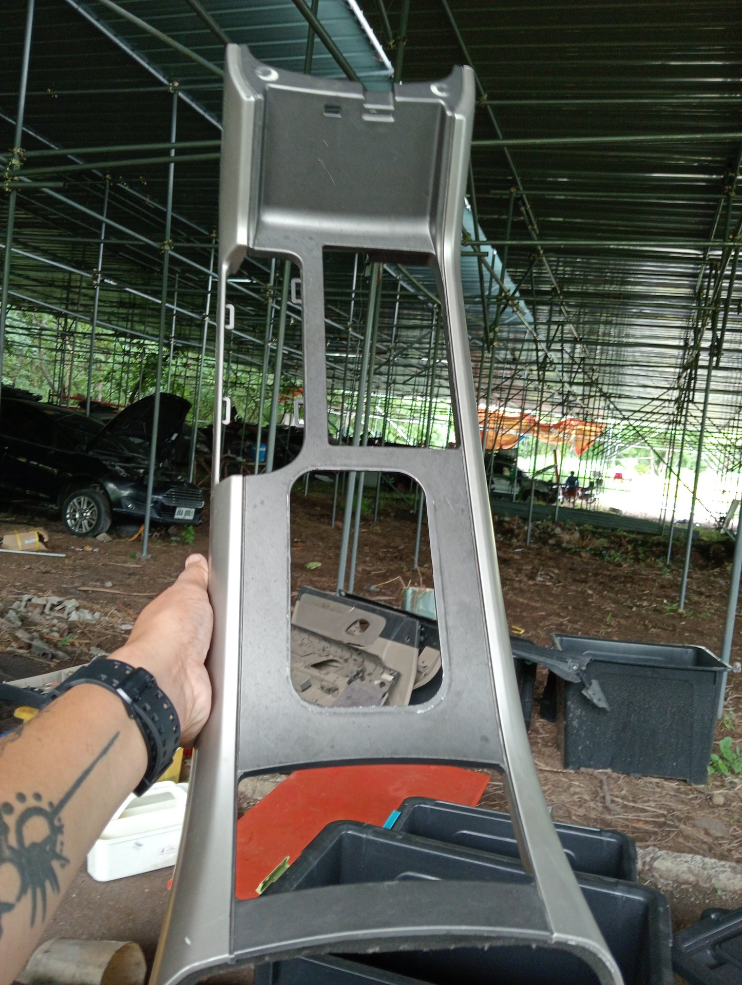 Ford Escape | 2.3 | Top Center Console