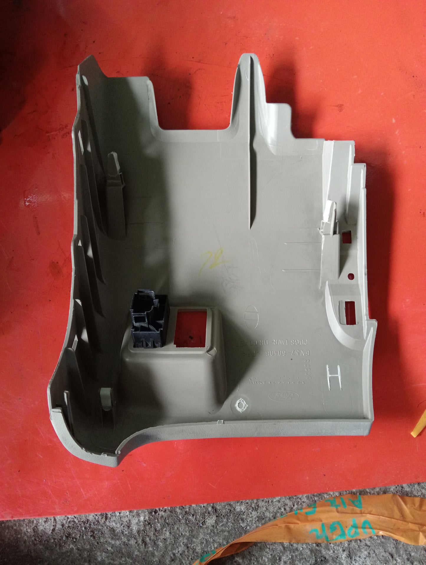 Ford Escape | 2.3 | Driver Side Lower Dashboard Cover