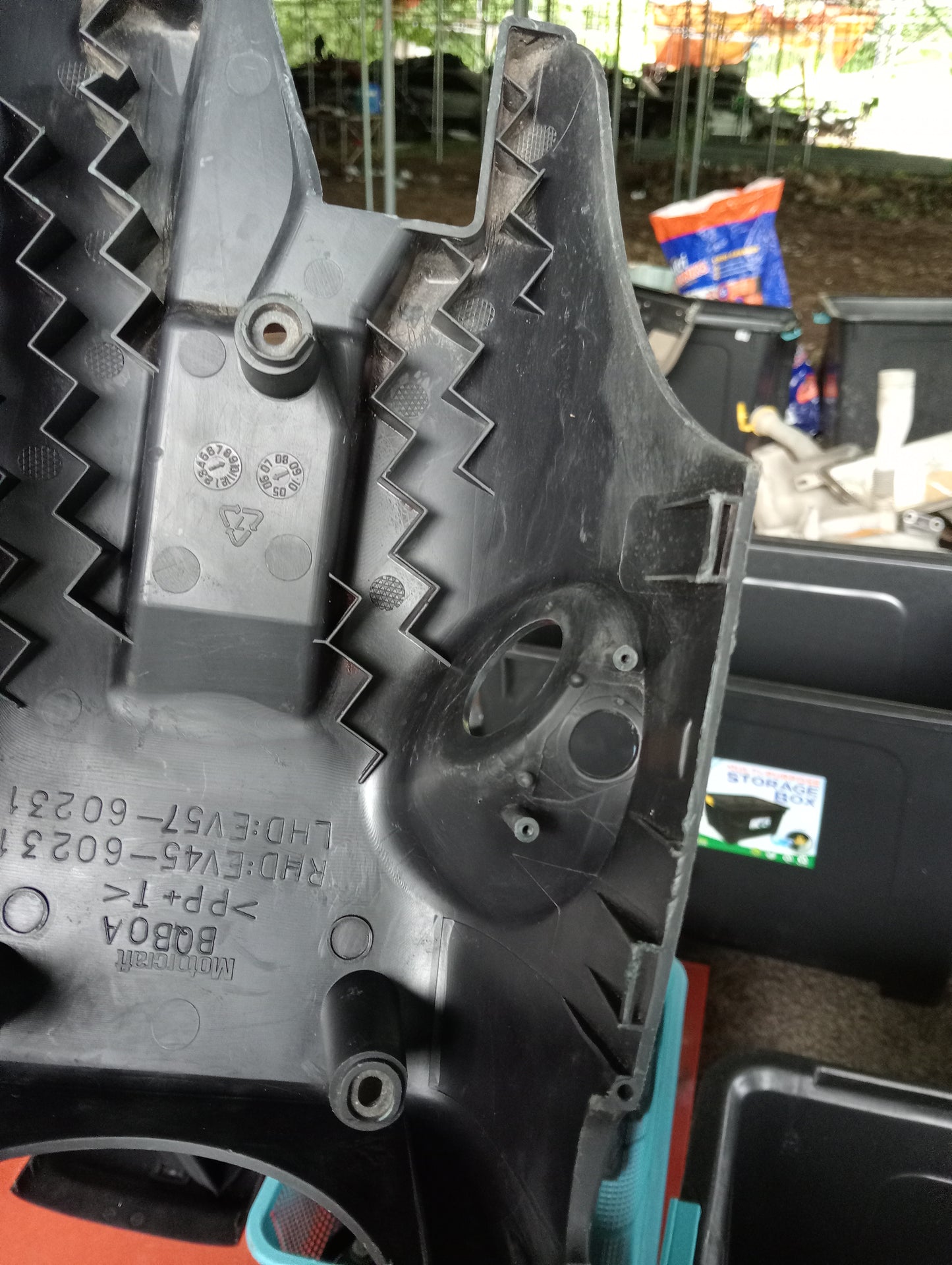 Ford Escape | 2.3 | Lower Steering Wheel Cover