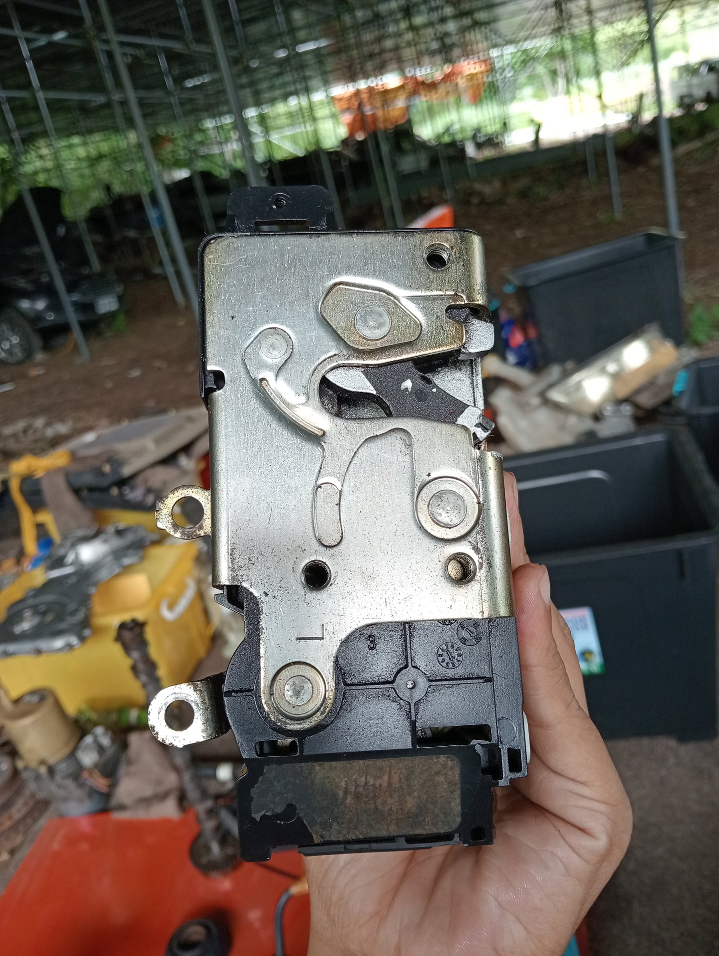 Ford Escape | 2.3 | Rear Driver Side Actuator Lock