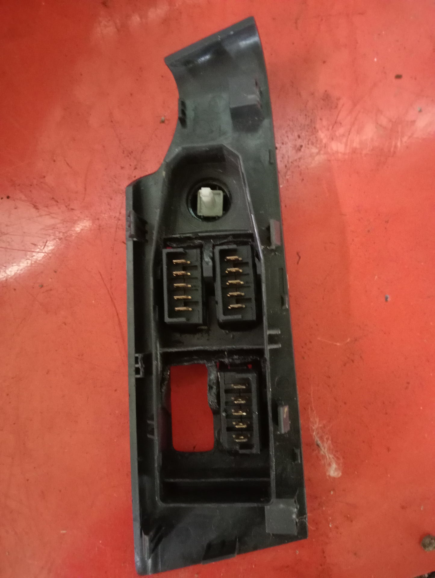 Chevrolet Aveo | Main Window Switch (Incomplete)