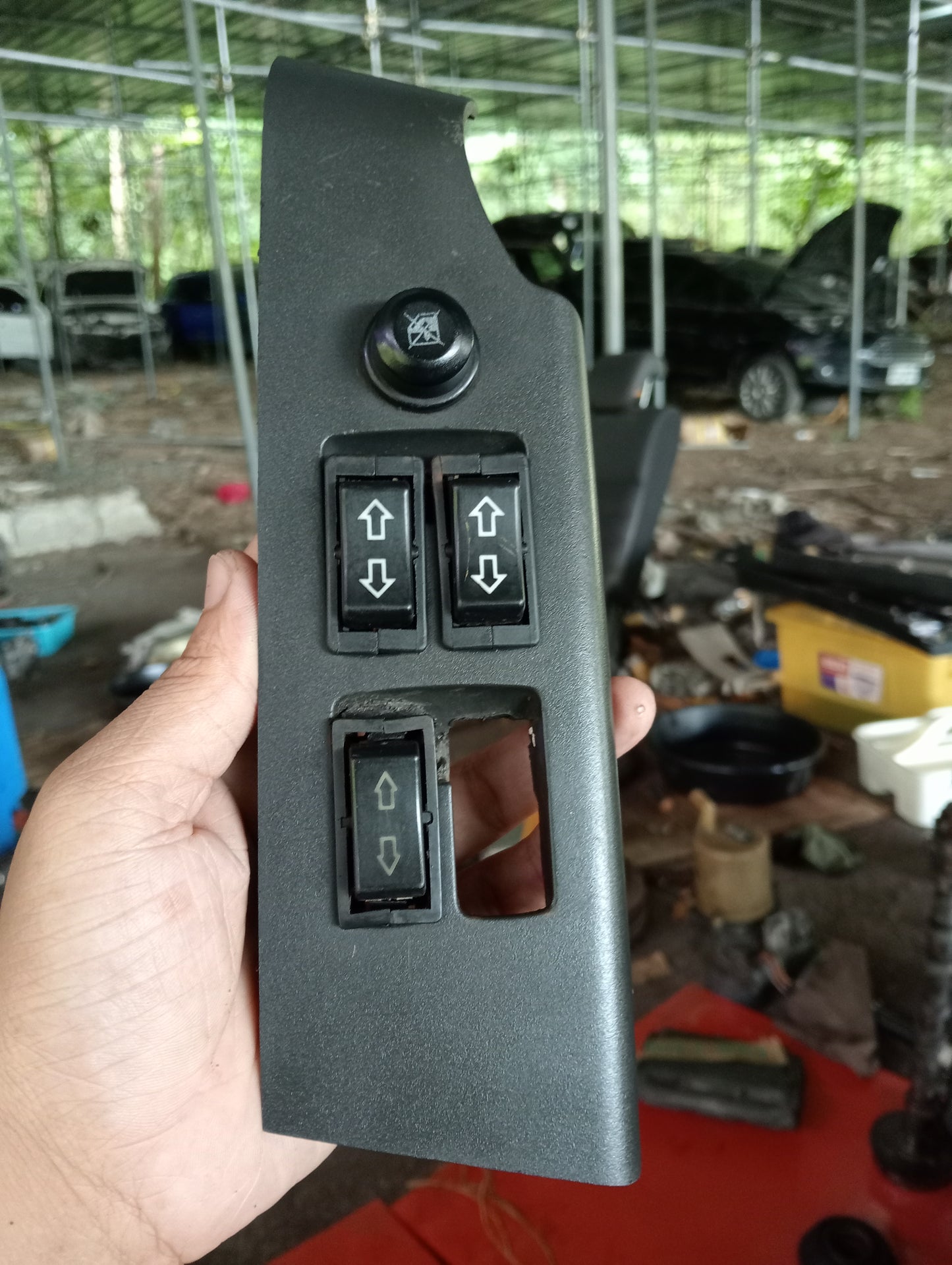 Chevrolet Aveo | Main Window Switch (Incomplete)