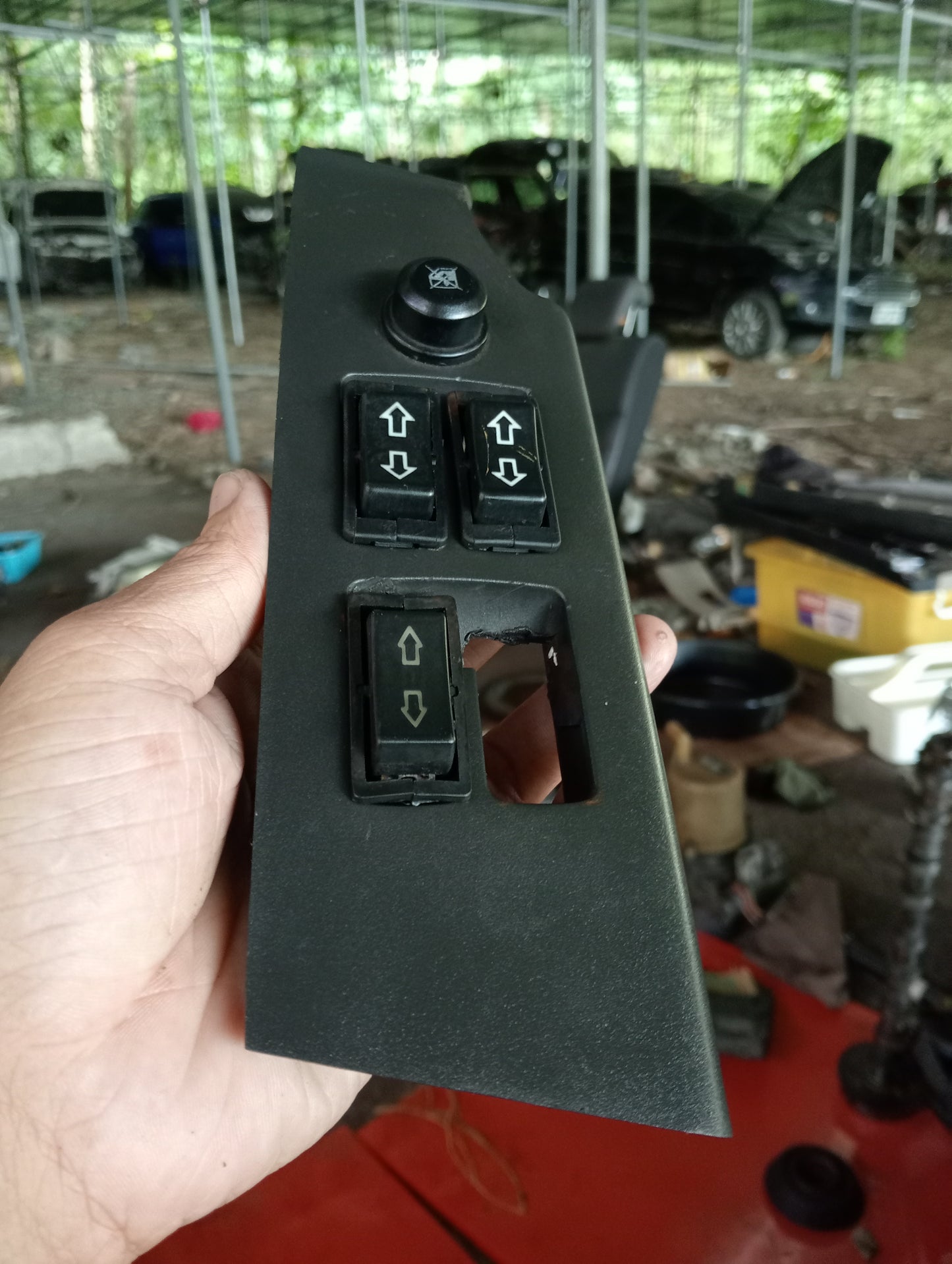 Chevrolet Aveo | Main Window Switch (Incomplete)