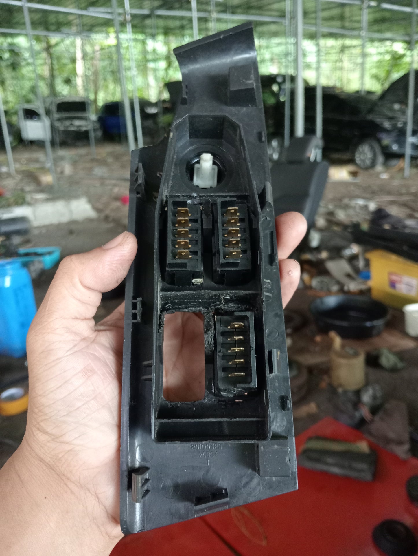 Chevrolet Aveo | Main Window Switch (Incomplete)