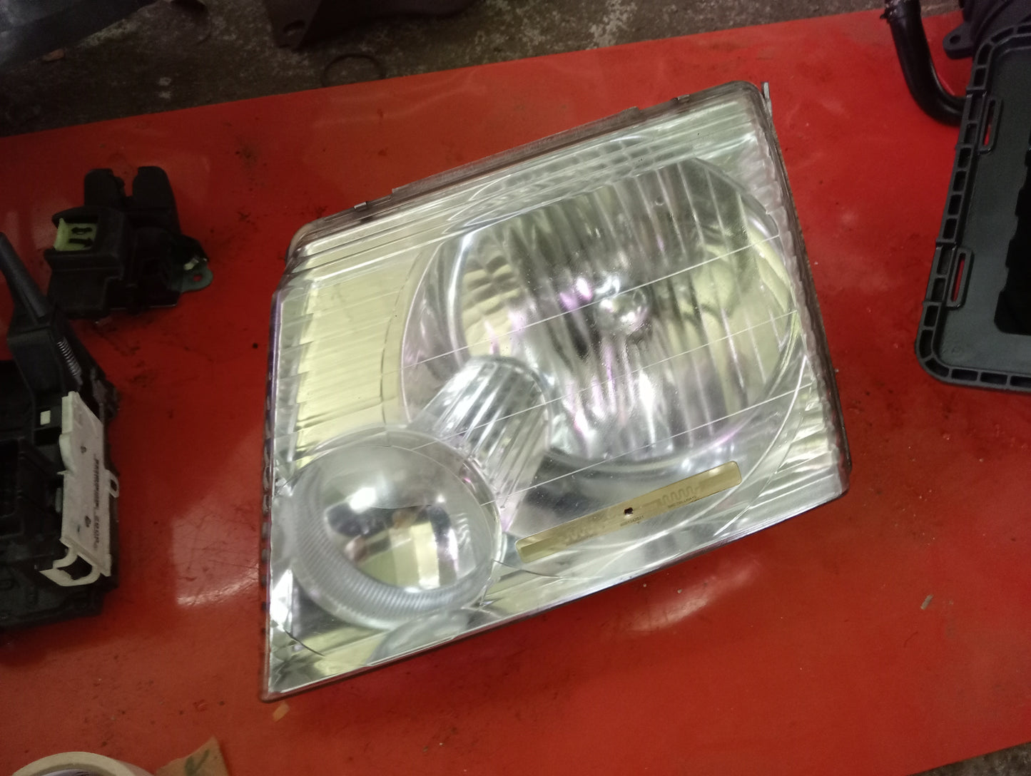 Ford Explorer | Eddie Bauer | Headlight Driver Side