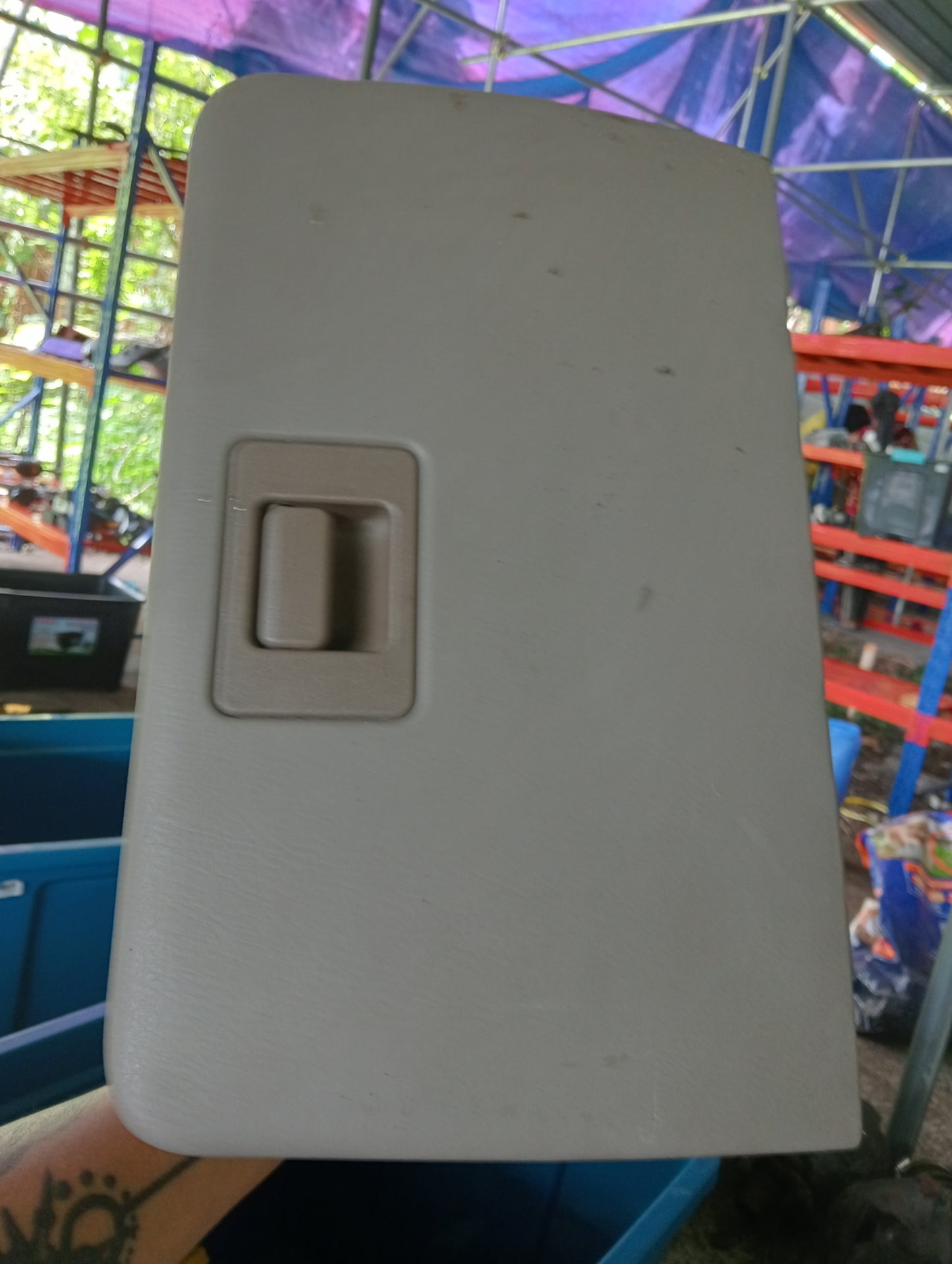 Ford Explorer | Eddie Bauer | Glove Box