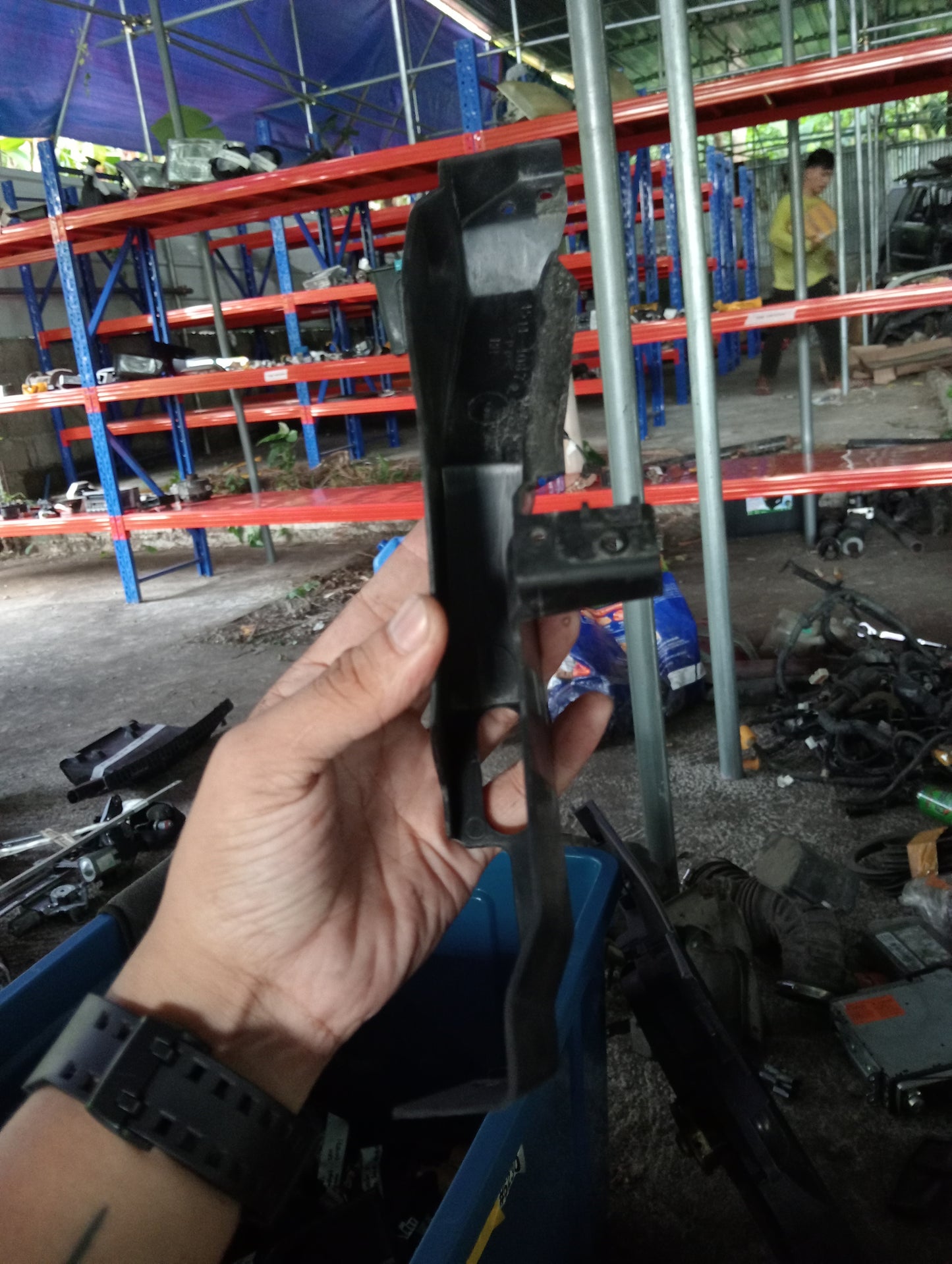 Ford Escape | 2.3 | Front Passenger Side Door Lock Cover