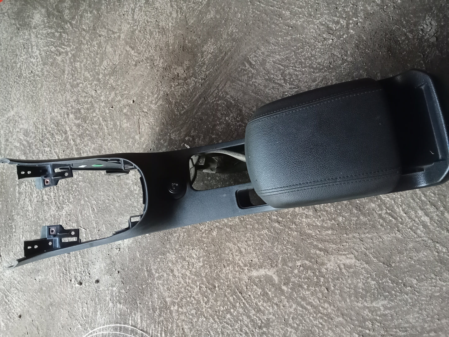 Chevrolet Cruze | Arm Rest Assembly