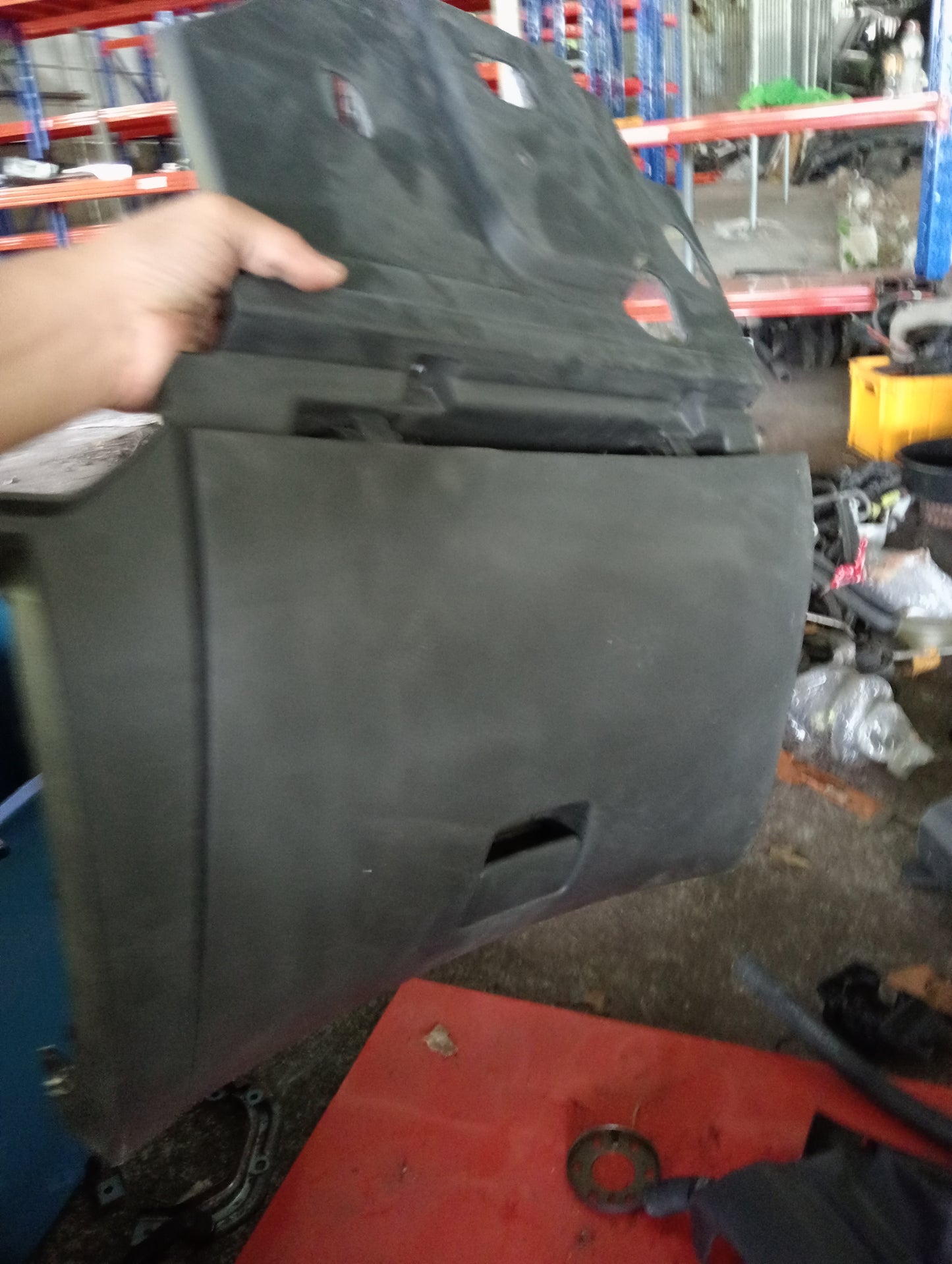 Chevrolet Cruze | Glove Box
