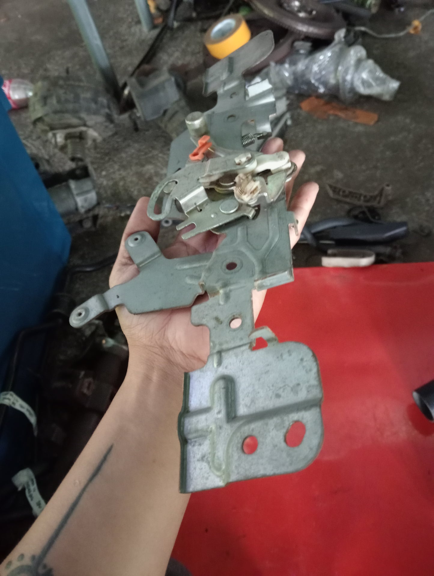 Chevrolet Optra | 1.6 | Hood Lock Actuator