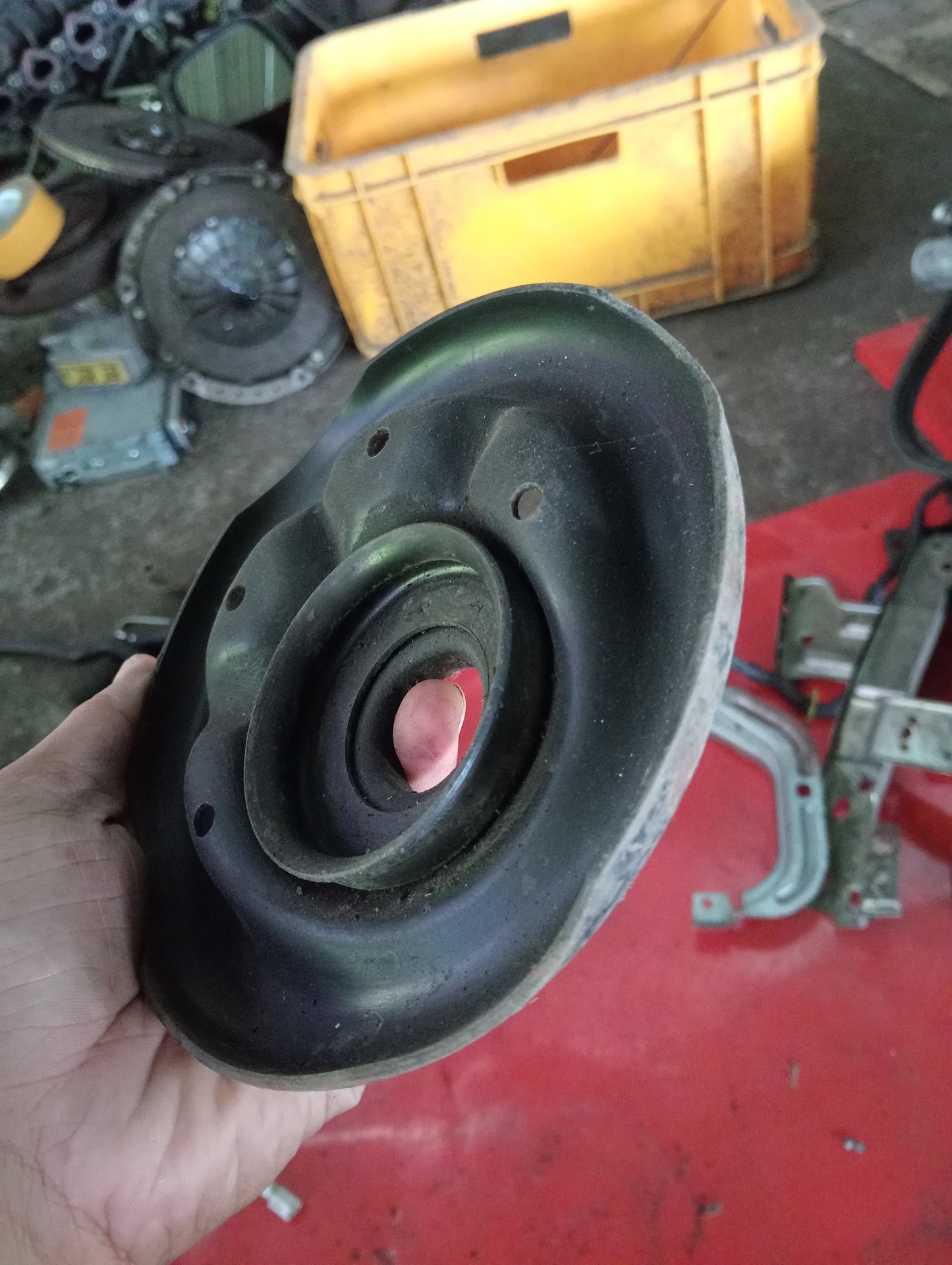 Nissan Exalta | Rear Shocks Mounting