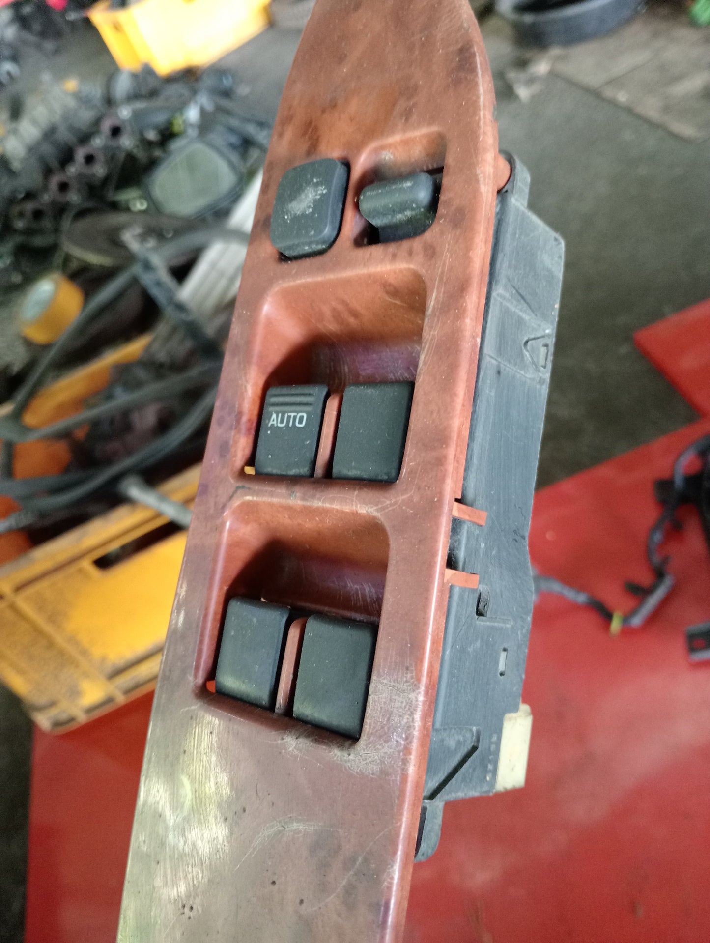 Nissan Exalta | Main Switch