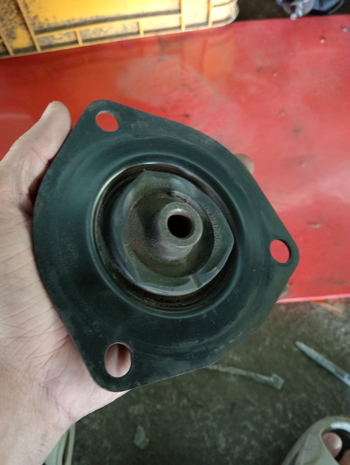 Nissan Exalta | Shocks Mounting