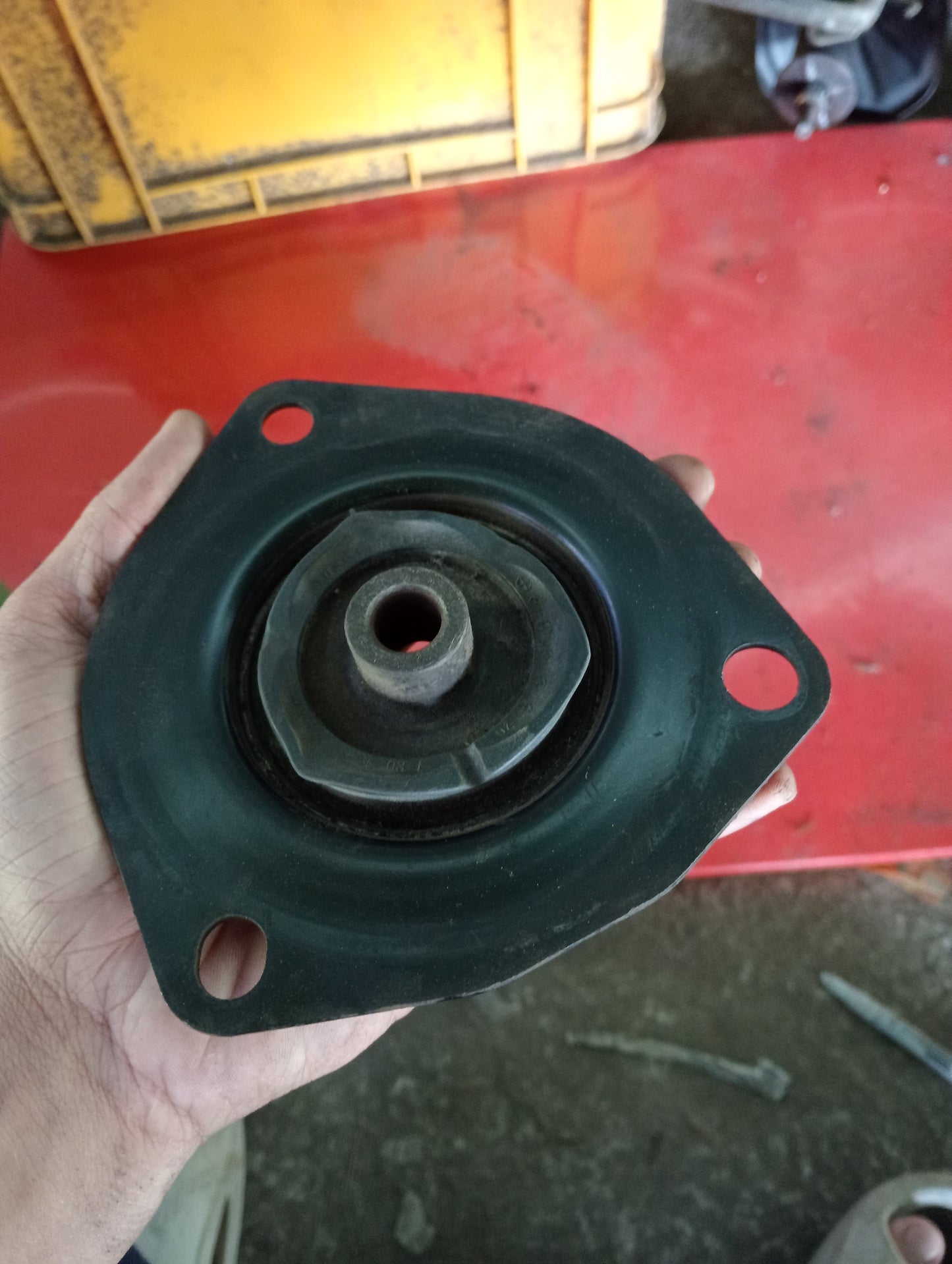 Nissan Exalta | Shocks Mounting