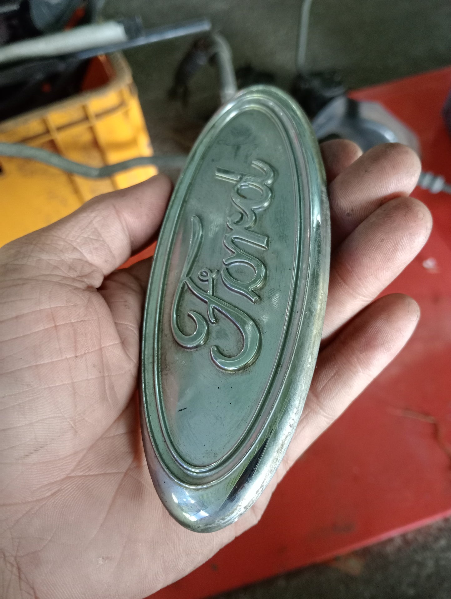Ford Explorer | Eddie Bauer | 2005 | Rear Emblem