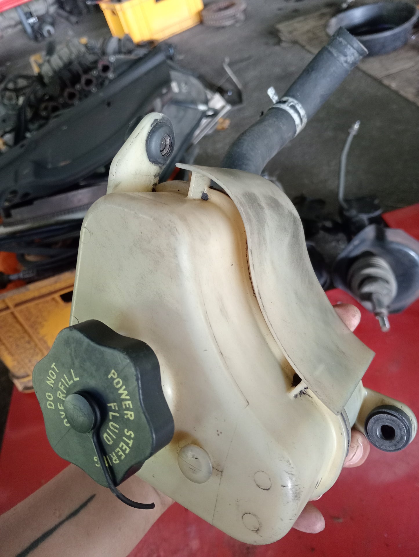 Ford Explorer | Eddie Bauer | 2005 | Steering Fluid Tank