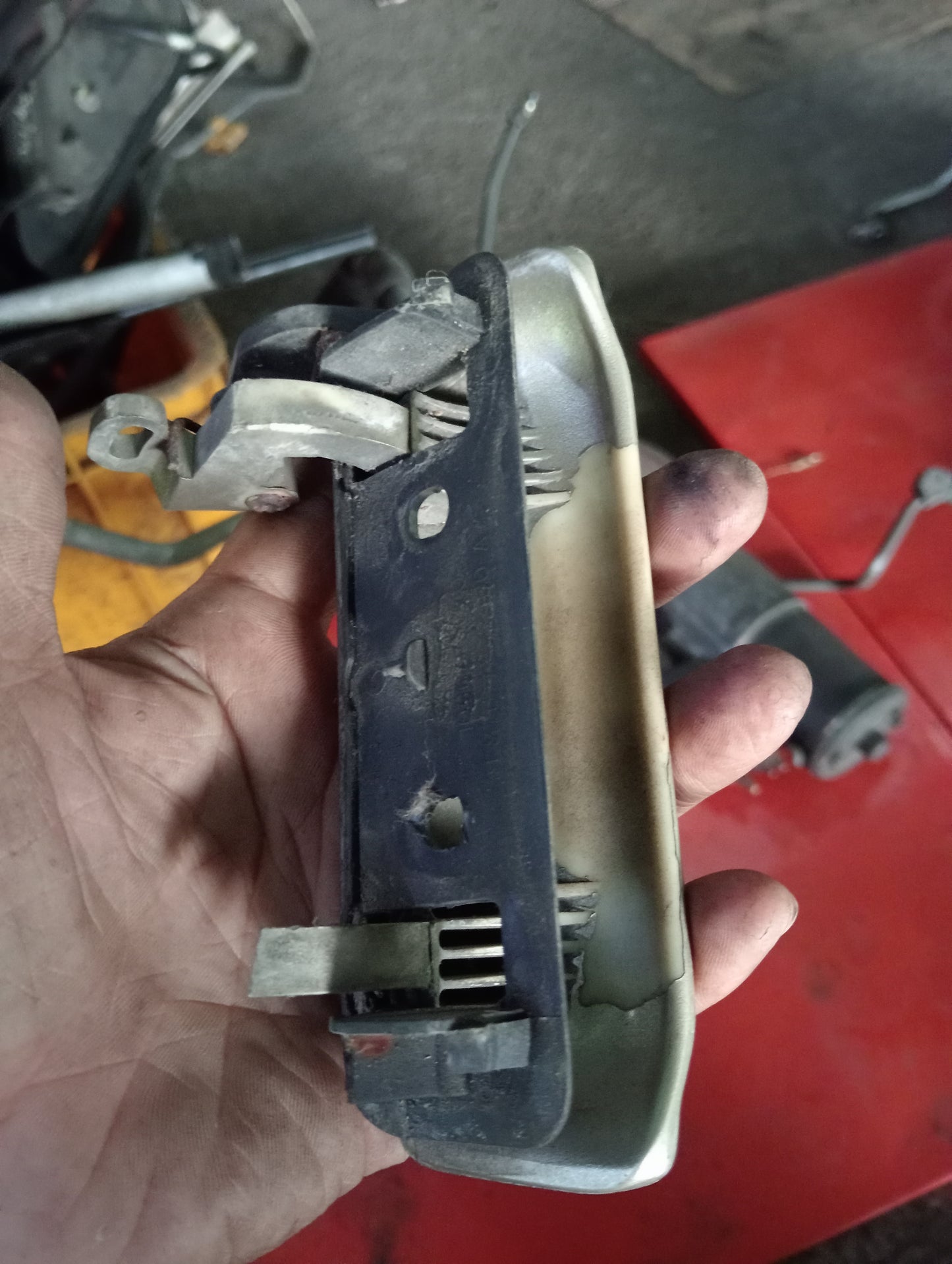 Ford Explorer | Eddie Bauer | 2005 | Outer Door Handle