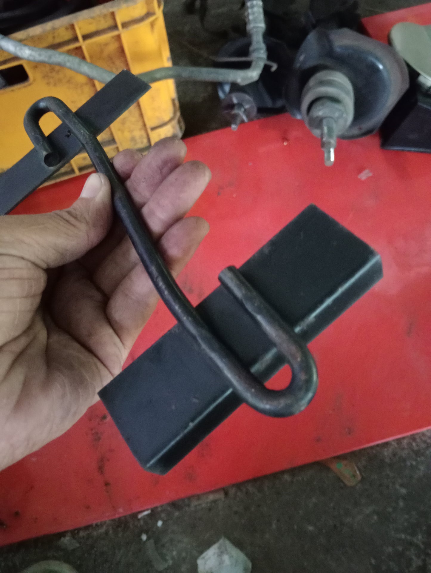 Ford Explorer | Eddie Bauer | 2005 | Battery Support