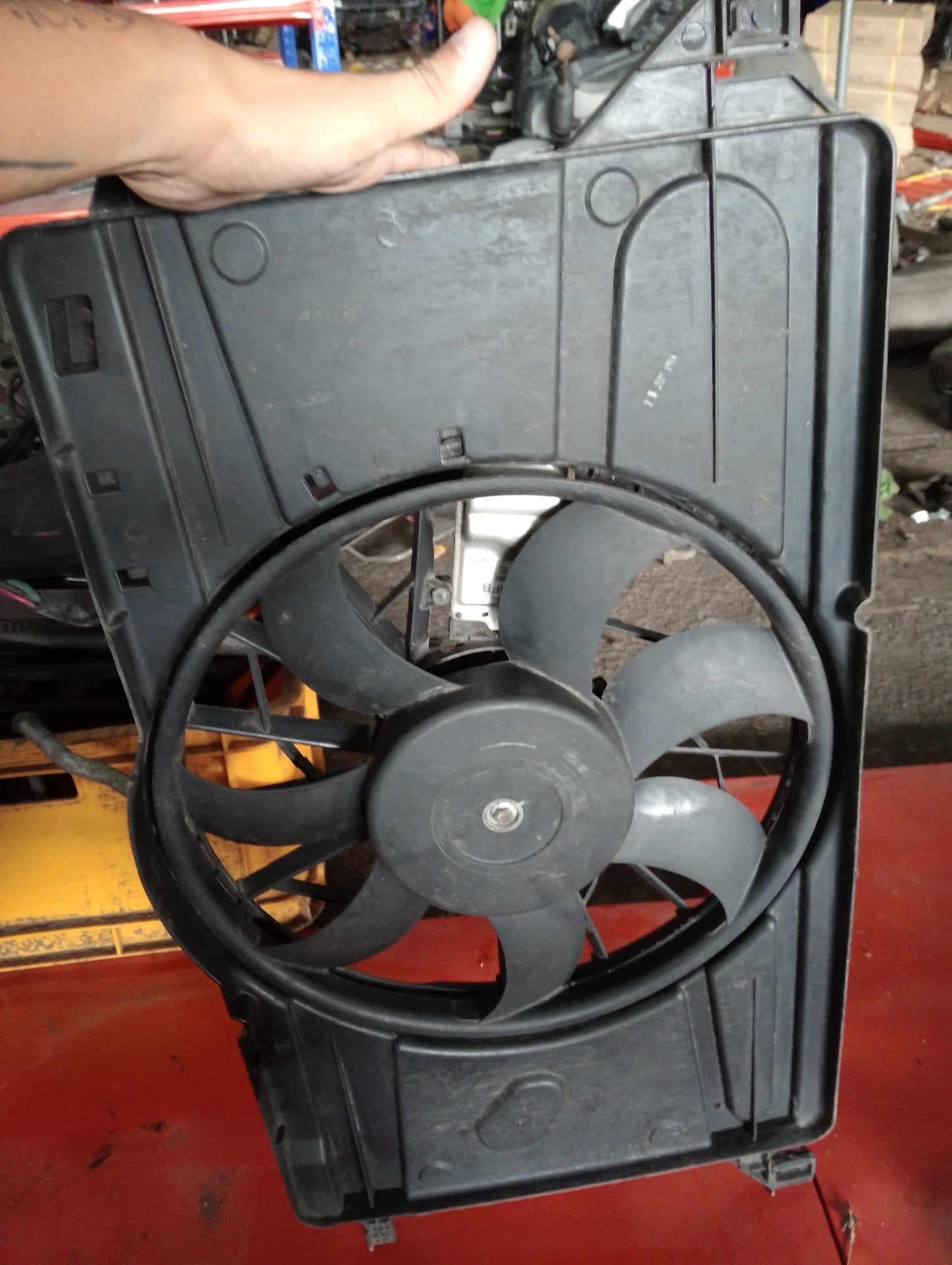 Ford Explorer | Eddie Bauer | 2005 | Radiator Fan
