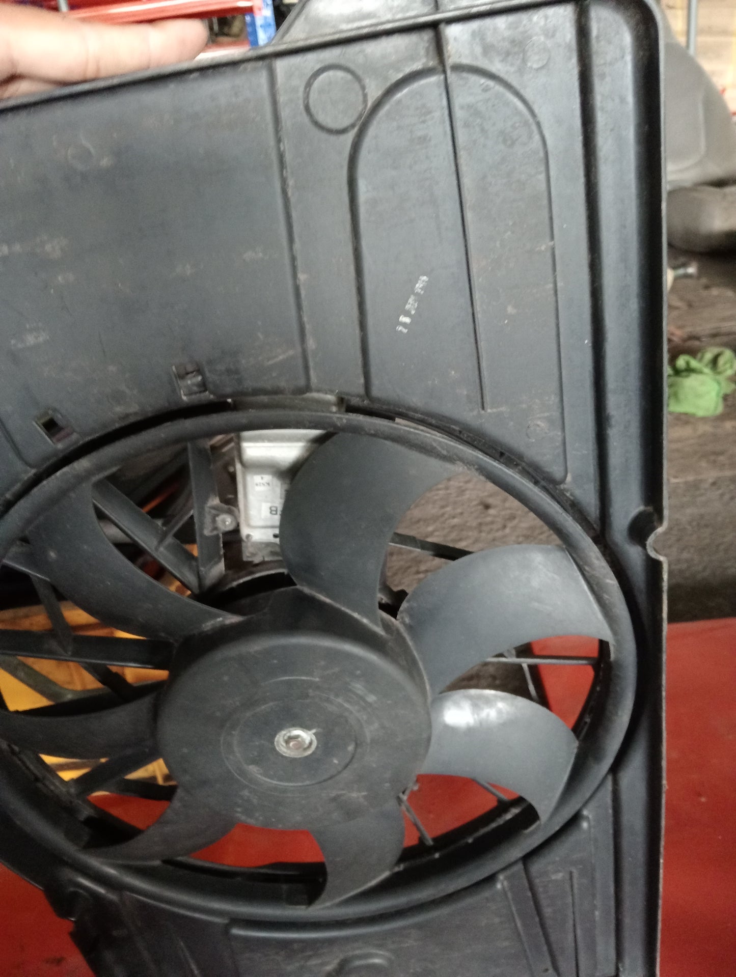 Ford Explorer | Eddie Bauer | 2005 | Radiator Fan