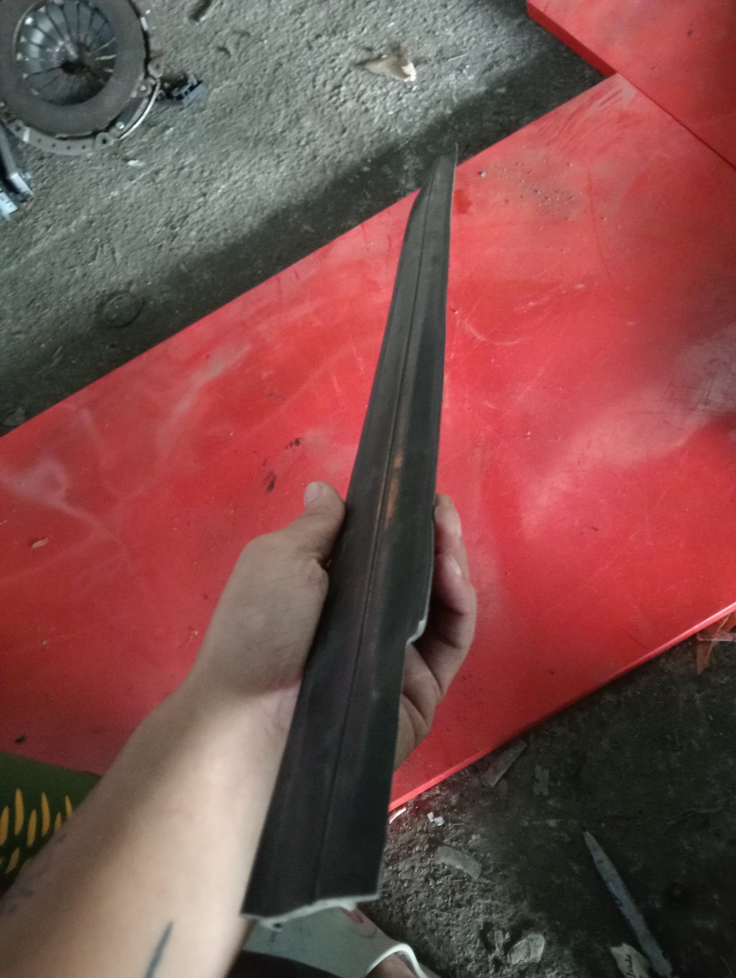 Ford Explorer | Eddie Bauer | 2005 | Front Driver Side Weather Strip